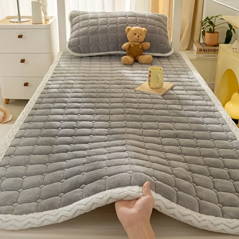 Milk Velvet Mattress Pad Soft Breathable Bedding Protector Queen Size Comfortable Quilted Top Mattress Cover