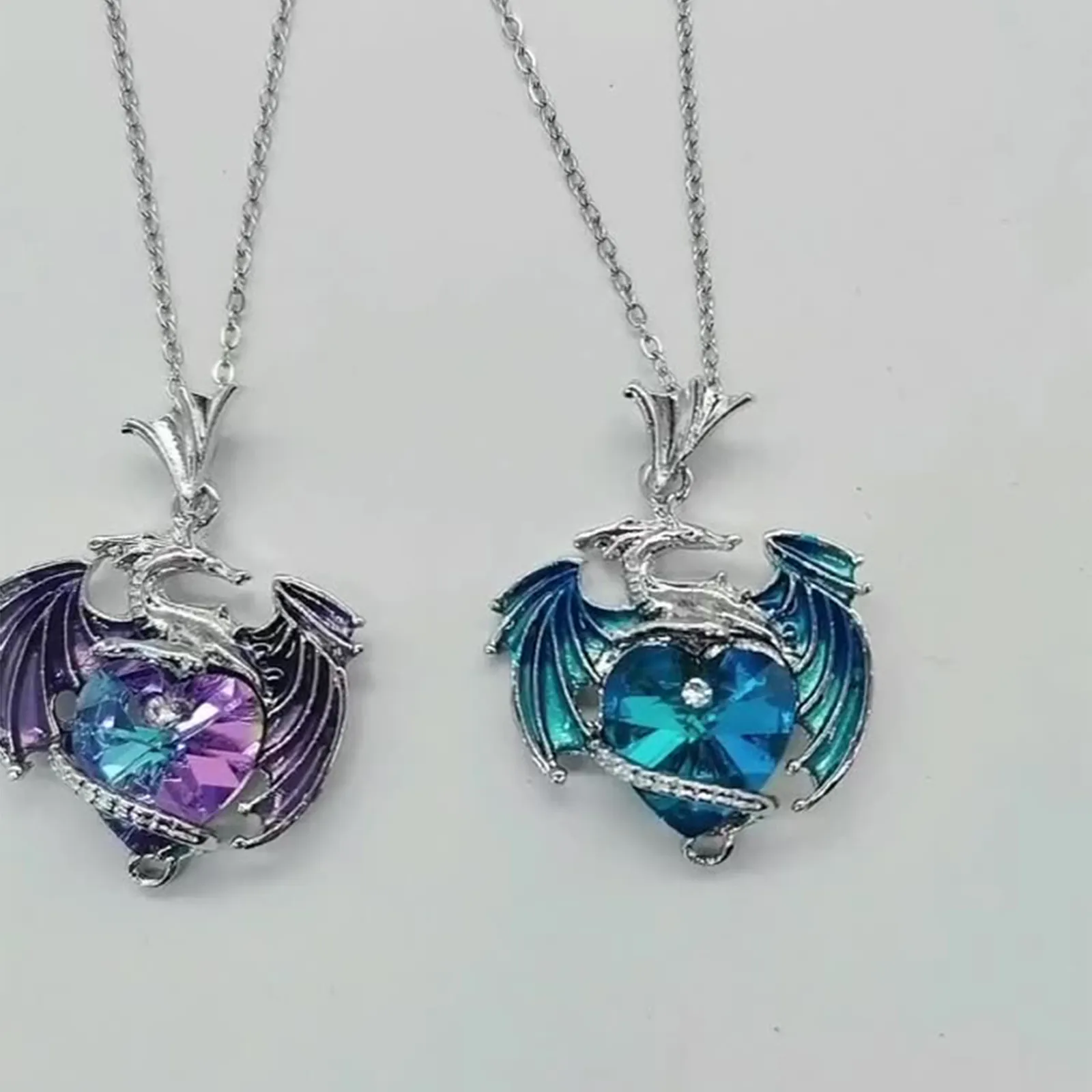 تحلق التنين قلادة كريستال قلادة الأزياء والمجوهرات سحر الحب مزاجه كل مباراة ضوء فاخر متعدد الألوان هدية عيد ميلاد