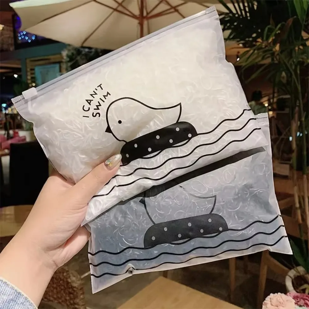 

1000Pcs/Pack Small Size​​ Disposable Rubber Bands​​ ​​Rubber Material​​ ​​Vibrant Colors​​ ​​Scrunchie Hair Bands​​ Bulk Pack​​