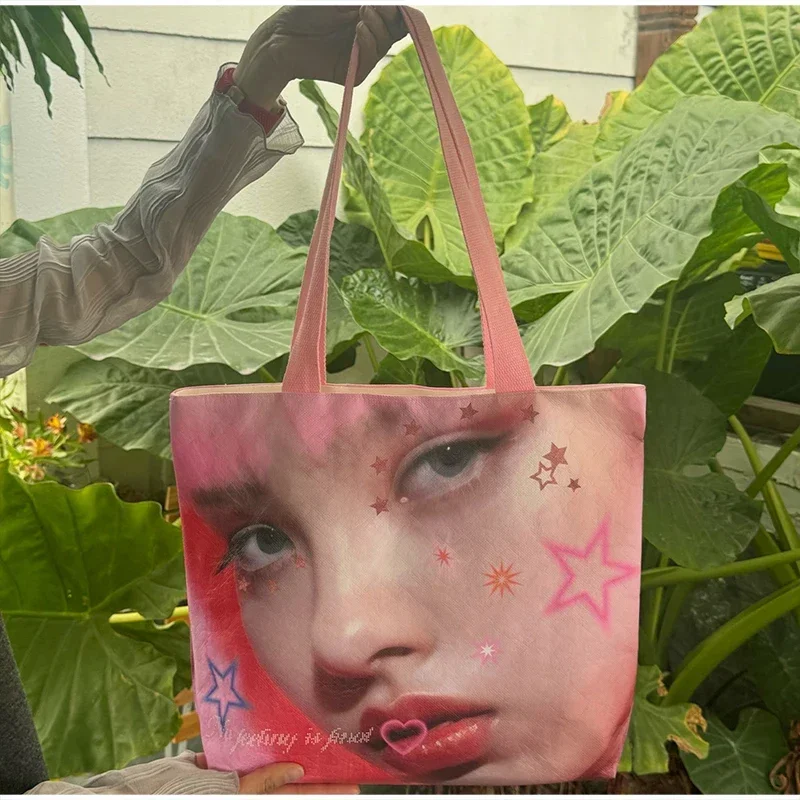 PVC-Umhängetasche, modische wasserdichte Handtasche mit Y2k-Mädchen-Portrait-Aufdruck, leichte, lässige Einkaufstasche für Damen, Alltagstasche – Detail 8