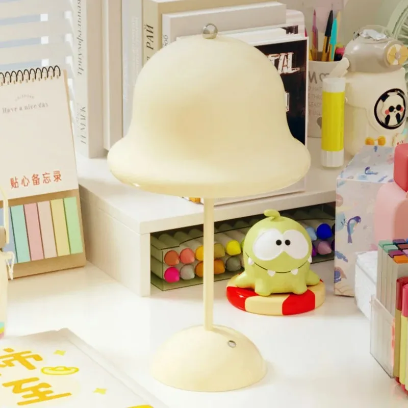 Bud Tischlampe, Nachttischlampe, mittelalterliche Bauhaus-Dekoration, Umgebungslampe im Schreibtischpilz für Mädchen