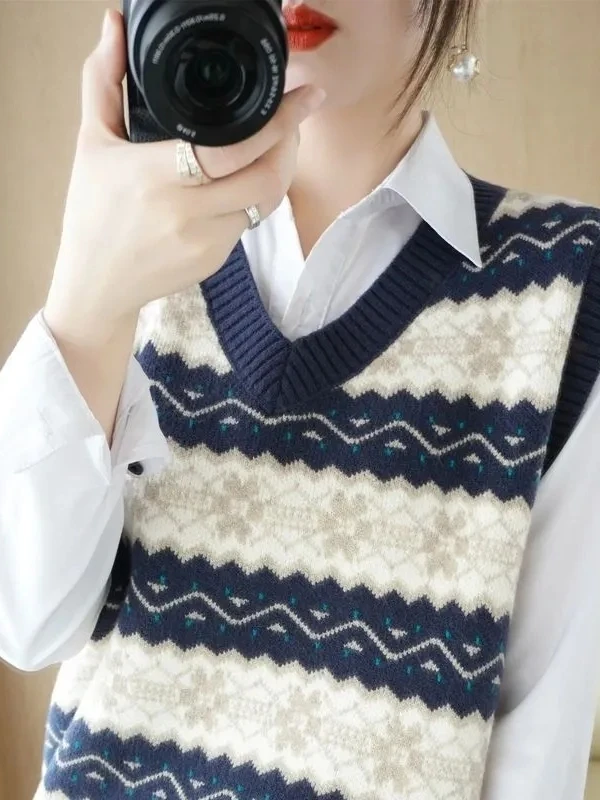 V-Neck Knitted Floral Embroidery Sleeveless Vest Women's All-Match Base Layer Jacket Outerwear Autumn Season Casual Wear