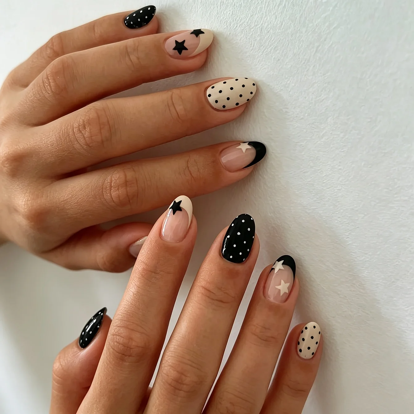 24pcs Oval Star Polka Dot Nail Stickers, Acrylic Material, Perfect Fit, Set Includes: 1pc Jelly Gel And 1pc Nail File. Short Nai