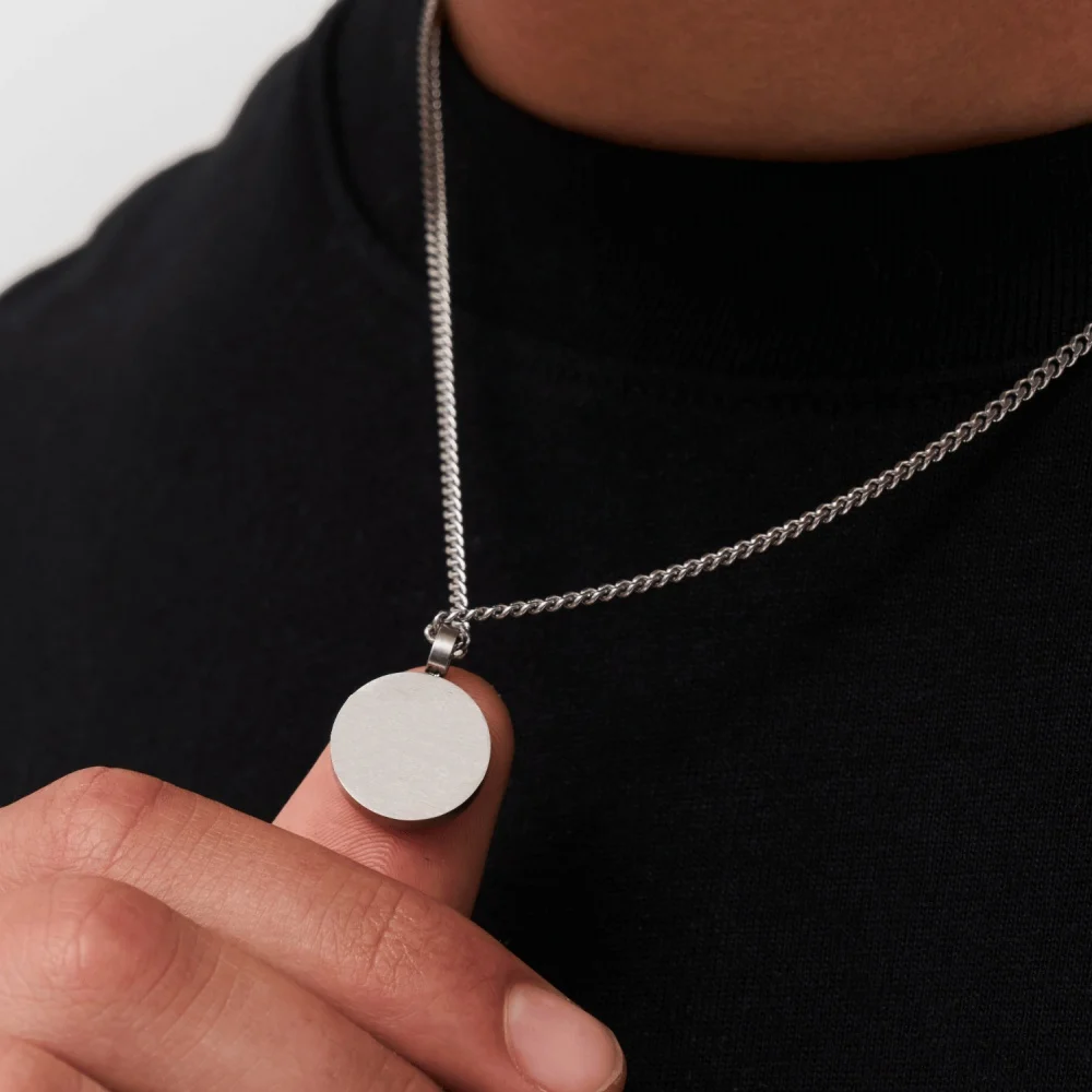 Retro Runde Anhänger-Halskette Einfache Goldfarbene Edelstahl Lange Herren-Halskette Modische Damen Titanstahl-Schmuck-Accessoire – Detail 2