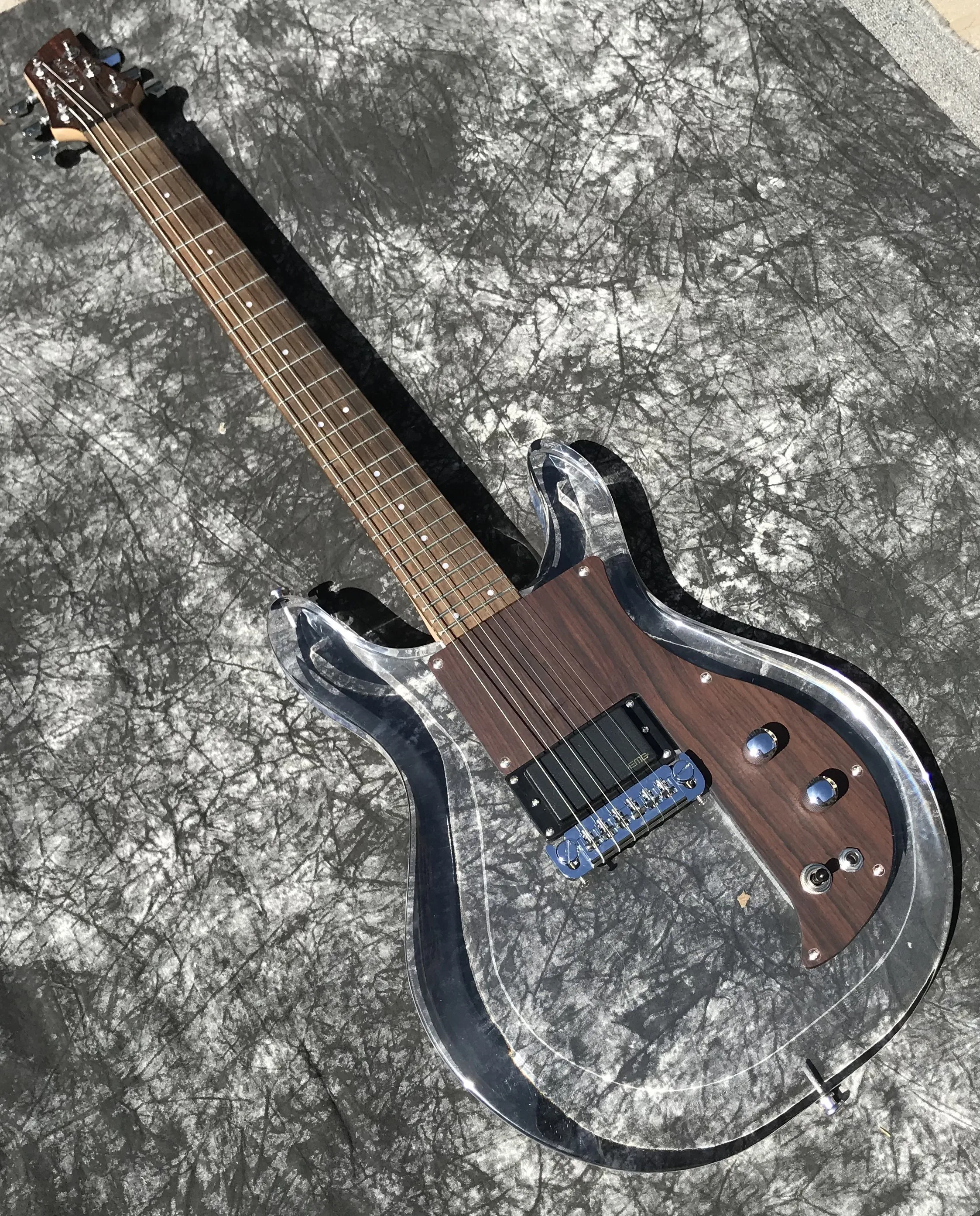 Transparent acrylic electric guitar,maple neck,rosewood fretboard, Rosewood guard,24 frets,648mm, enclosed pickup,1V 1T 1switch