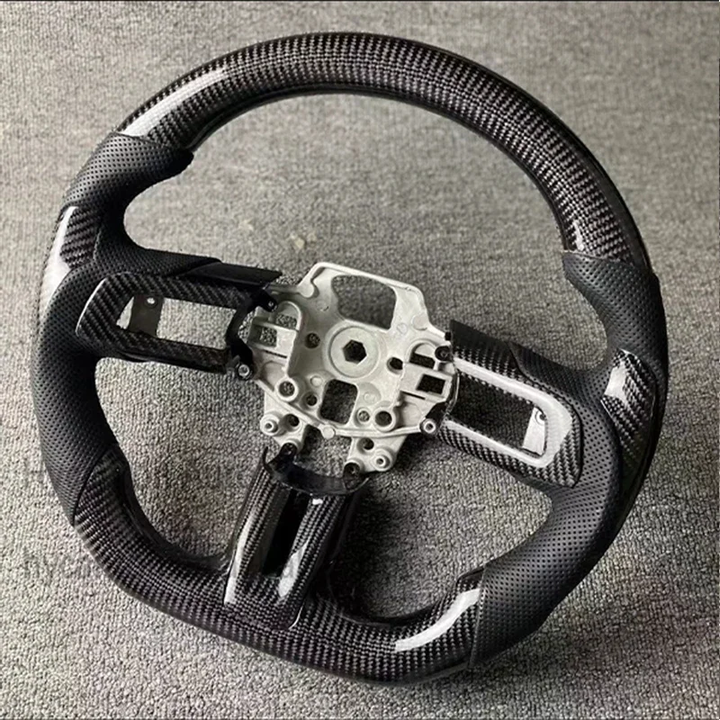 أسعار الجملة عجلة جلدية مثقبة من ألياف الكربون خياطة سوداء رياضية مناسبة تمامًا لعجلة قيادة السيارة #2