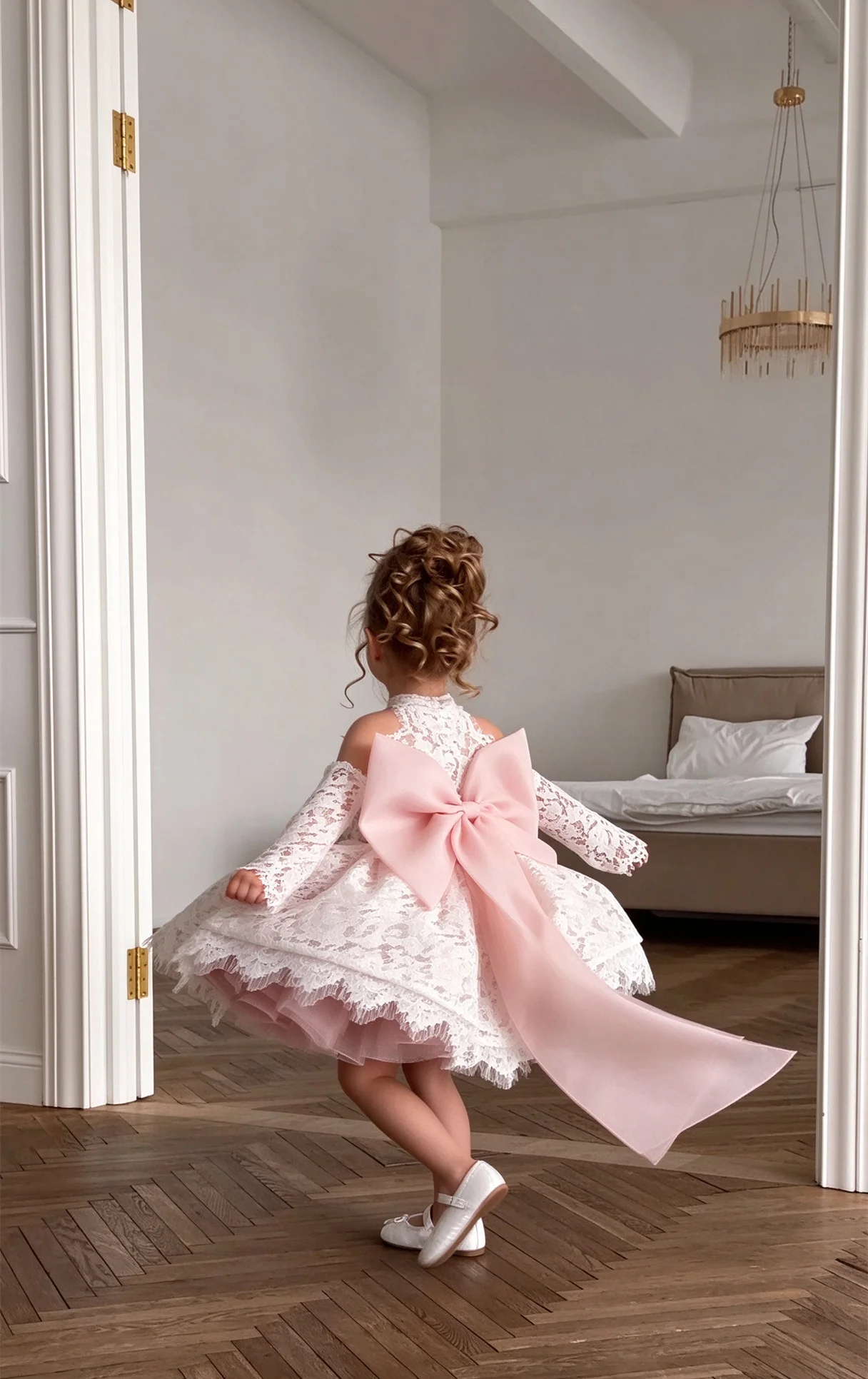 Elegant Lace Flower Girl Dress for Wedding Halter with Bow Knee Lenght Infant Baptism Gowns First Communion Gowns Custom