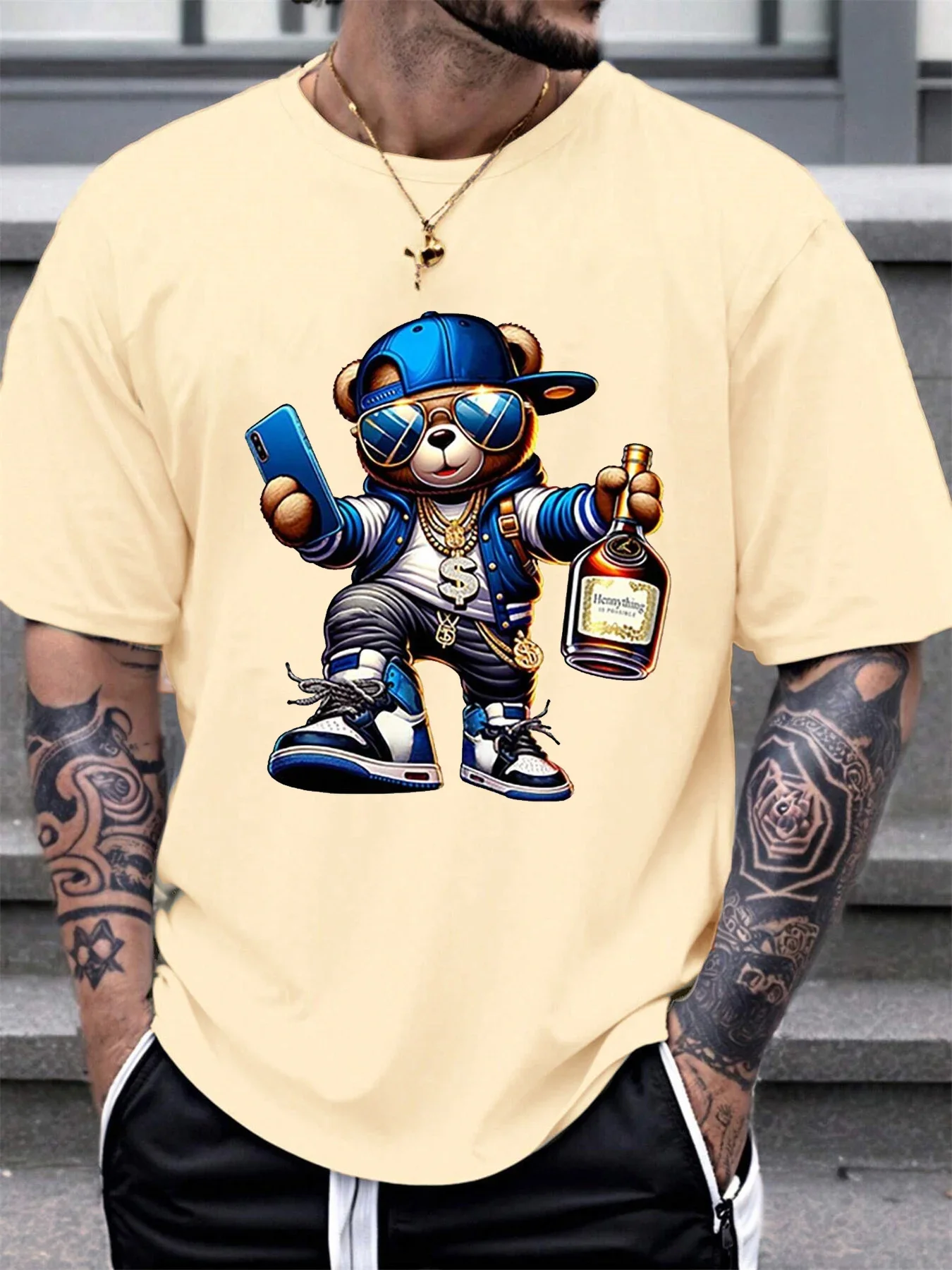 2026 Hip Hop Streetwear Cool Rapper Teddy Bear Holding Wine Phone Dollar Necklace Print Men T Shirt Fashion Casual Tops