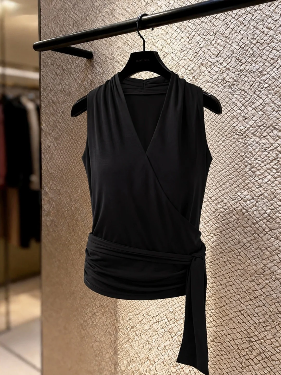 

Summer 2026 Women's Slim Fit V-Neck Sleeveless Vest Belt Design Pure Color Versatile Fashionable Korean Style Silk Top