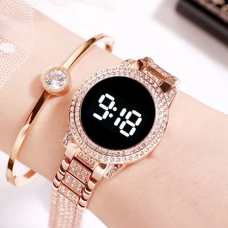 ساعة صيفية جديدة للسيدات لعام 2025 بحزام فولاذي ماسي مجموعة بسيطة من ساعات اللمس النسائية LED