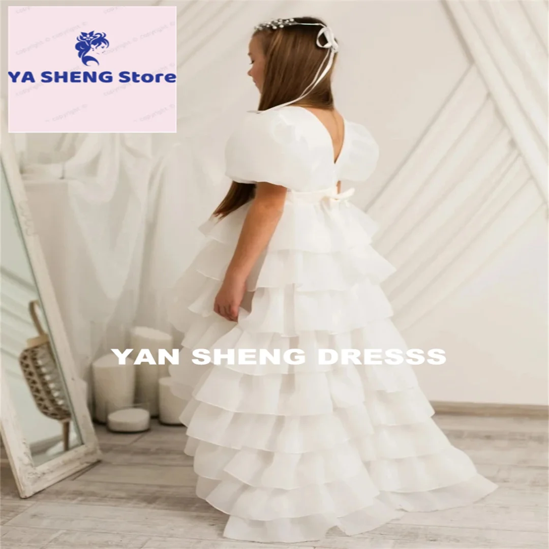 فساتين فتاة الزهور من الساتان الأبيض مخصصة مع فيونكة تنورة عالية ومنخفضة بأكمام قصيرة لحفلات الزفاف وأعياد الميلاد والمناولة الأولى