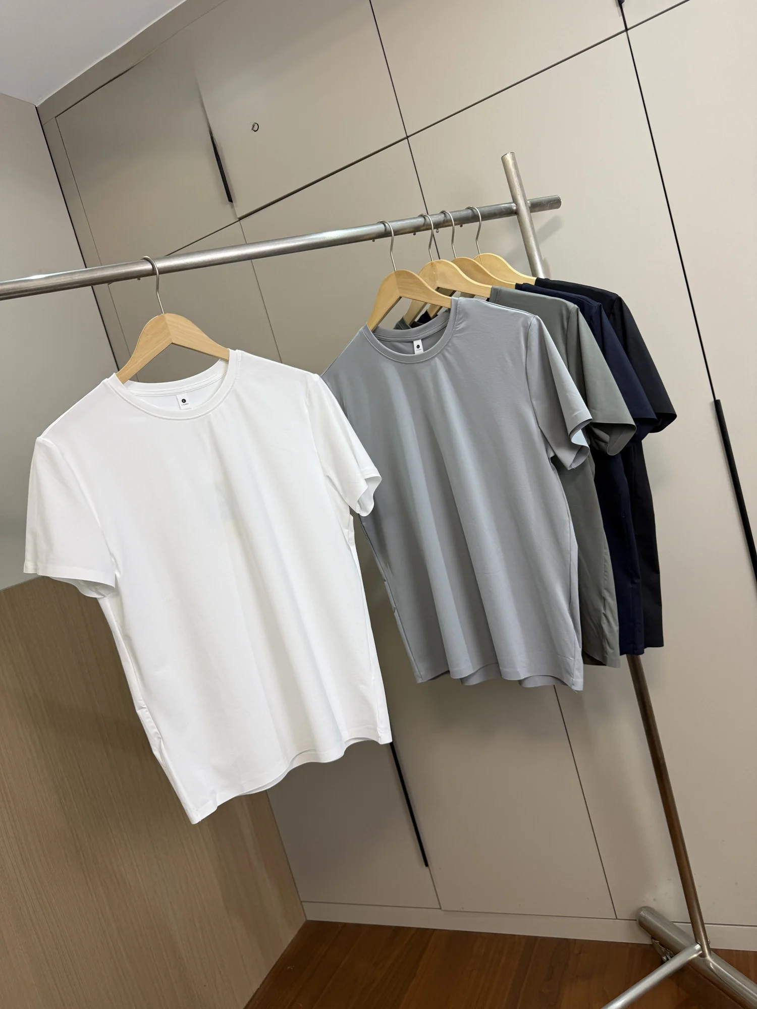 Instant Cool Feeling Breathable Ice Fabric Men's Summer Sport Quick Dry Half Sleeve round Neck Casual T-Shirt Comfortable Loo...
