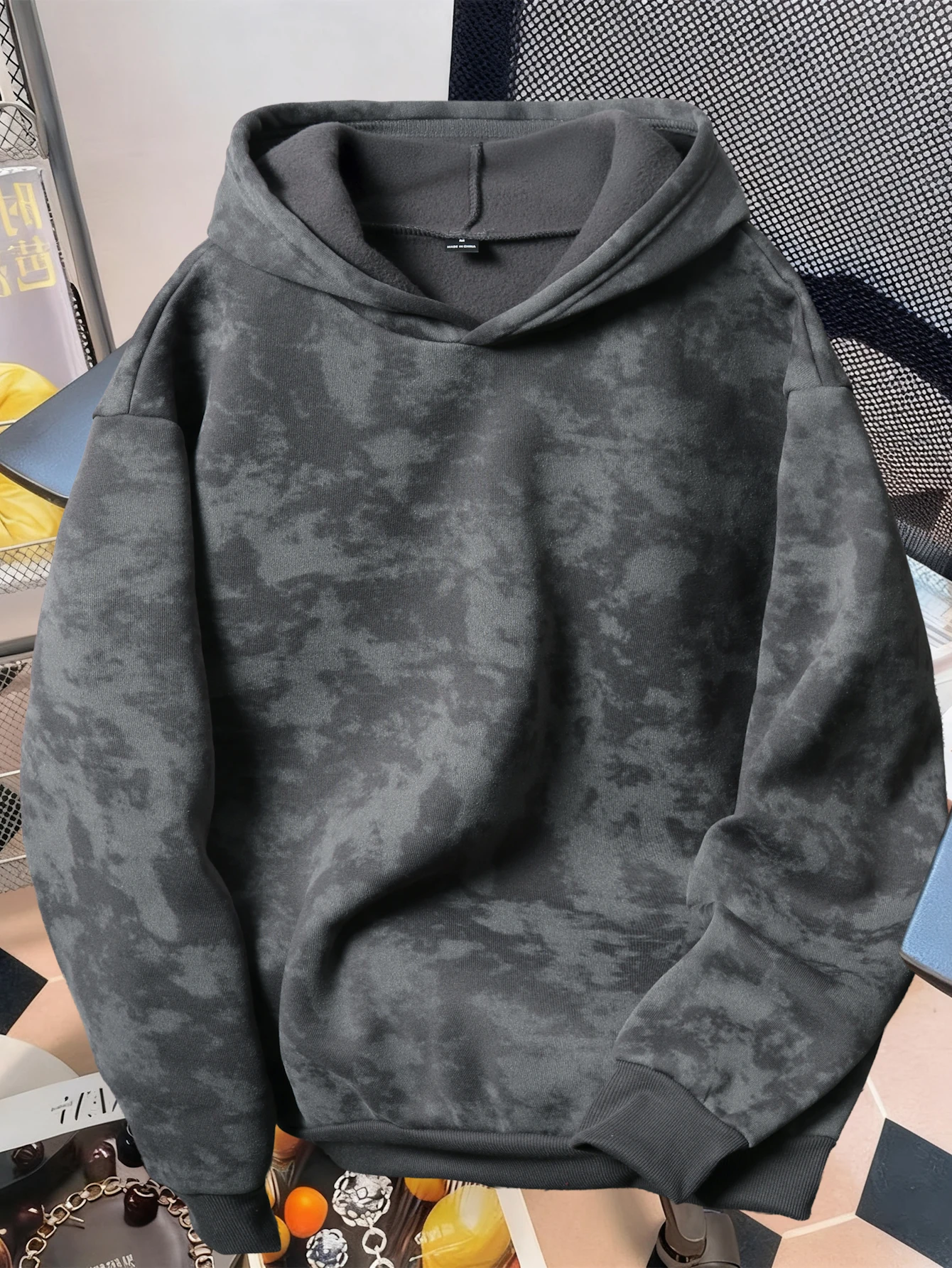 Unisex Vintage-Style Distressed Hoodie, in mehreren Farben erhältlich. – Detail 14
