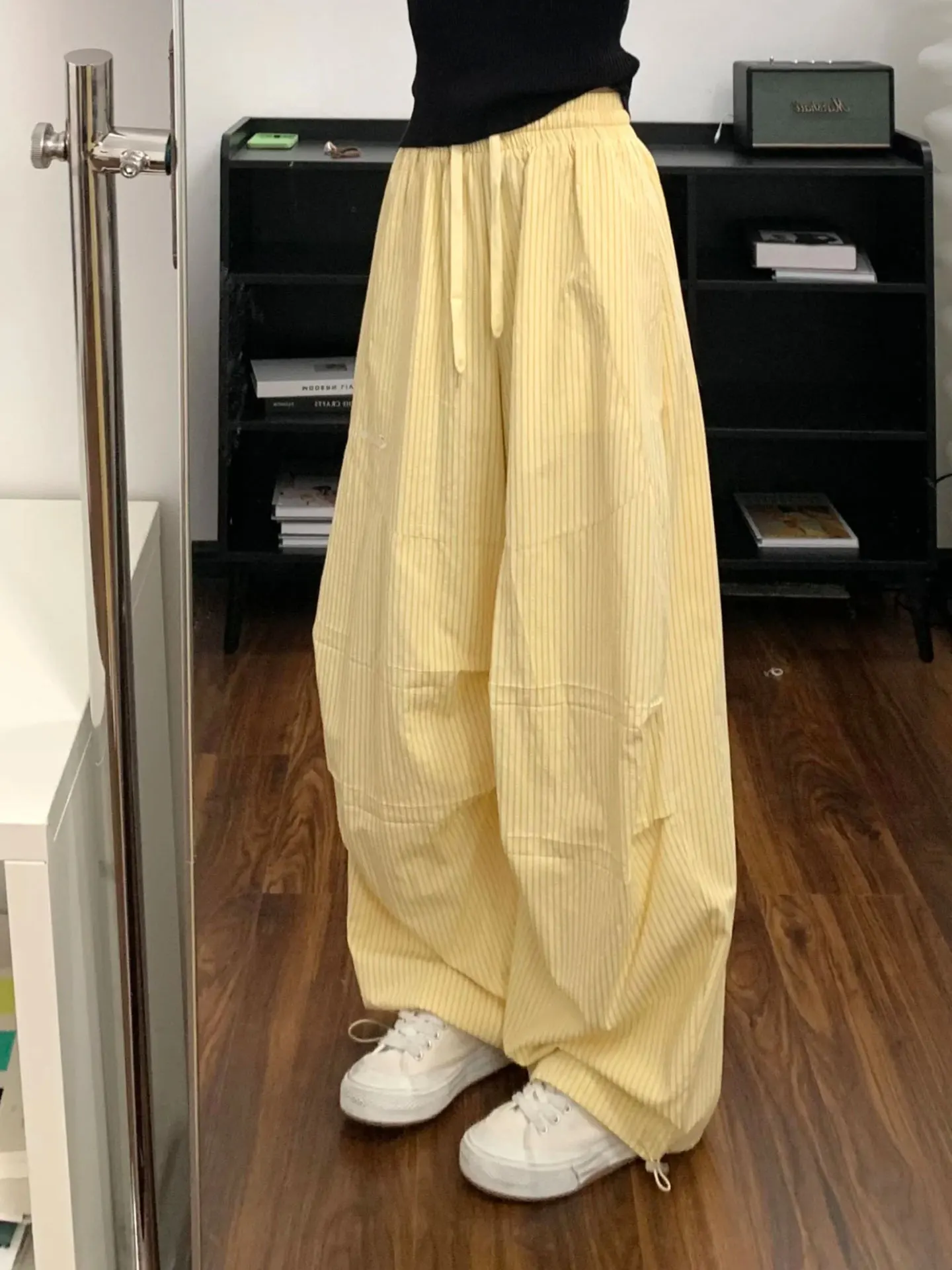 

Мужские летние тонкие свободные широкие брюки в полоску желтого ледяного шелка, свободные широкие брюки в американском стиле, повседневные прямые брюки