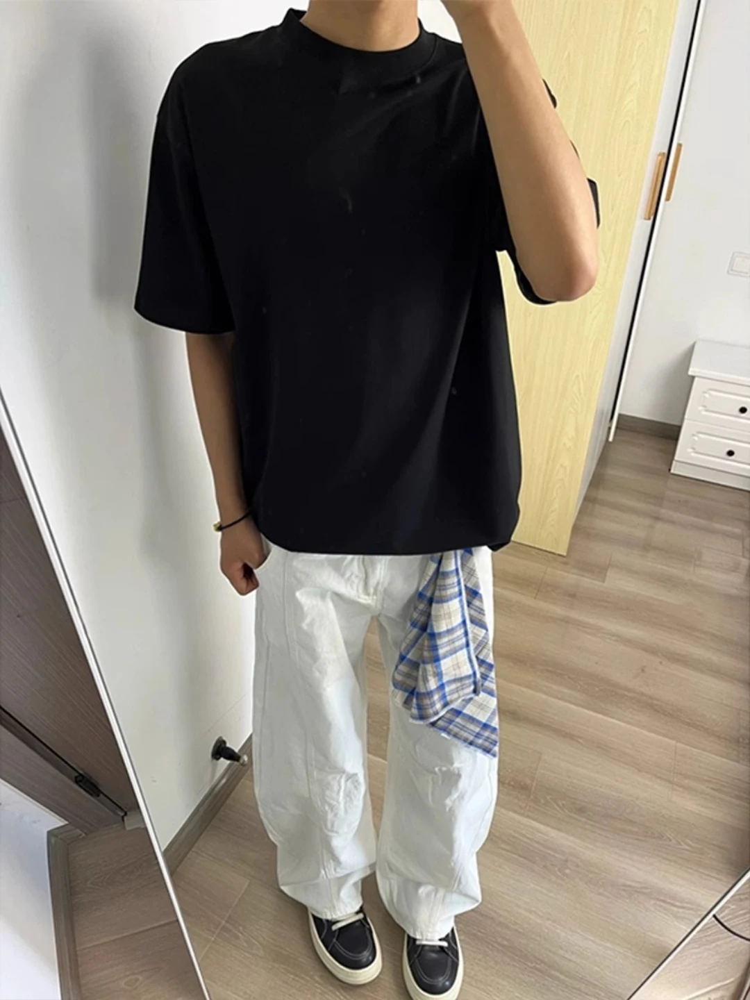 กางเกงยีนส์ทรงตรงขาตรงสำหรับฤดูร้อน กางเกงลำลองผู้ชายทรงหลวม ยาวคลุมเท้า ลายมีด สไตล์ไฮสตรีท