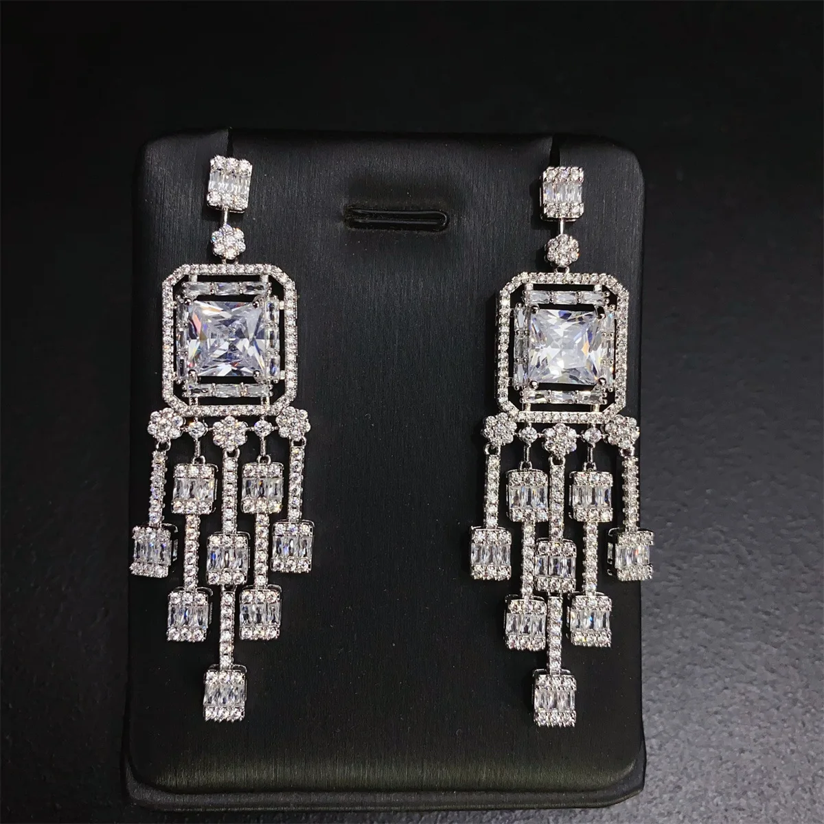

European and American Style Exaggerated Luxury Long Earrings Women's Accessories Jewelry Wedding Bridal Holiday Travel Gifts 289