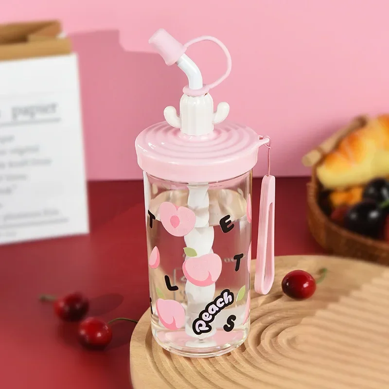 Heißmischender Kunststoff-Wasserbecher, Strohhalmbecher mit großer Kapazität, tragbarer und einfach zu verwendender Becher für Studenten, Milchkaffee-Geschenk mit doppeltem Verwendungszweck
