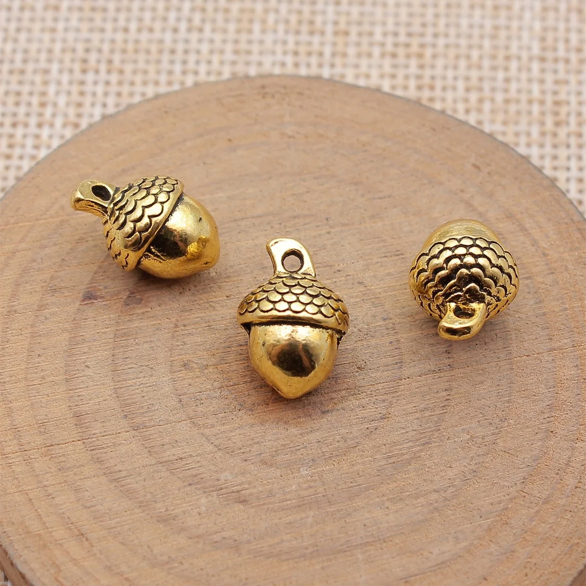 

20pcs 15x10x9mm(0.59x0.39x0.35inch) 3 Colors Antique Bronze Color Antique Gold Color Antique Silver Color 3D Acorns Charms