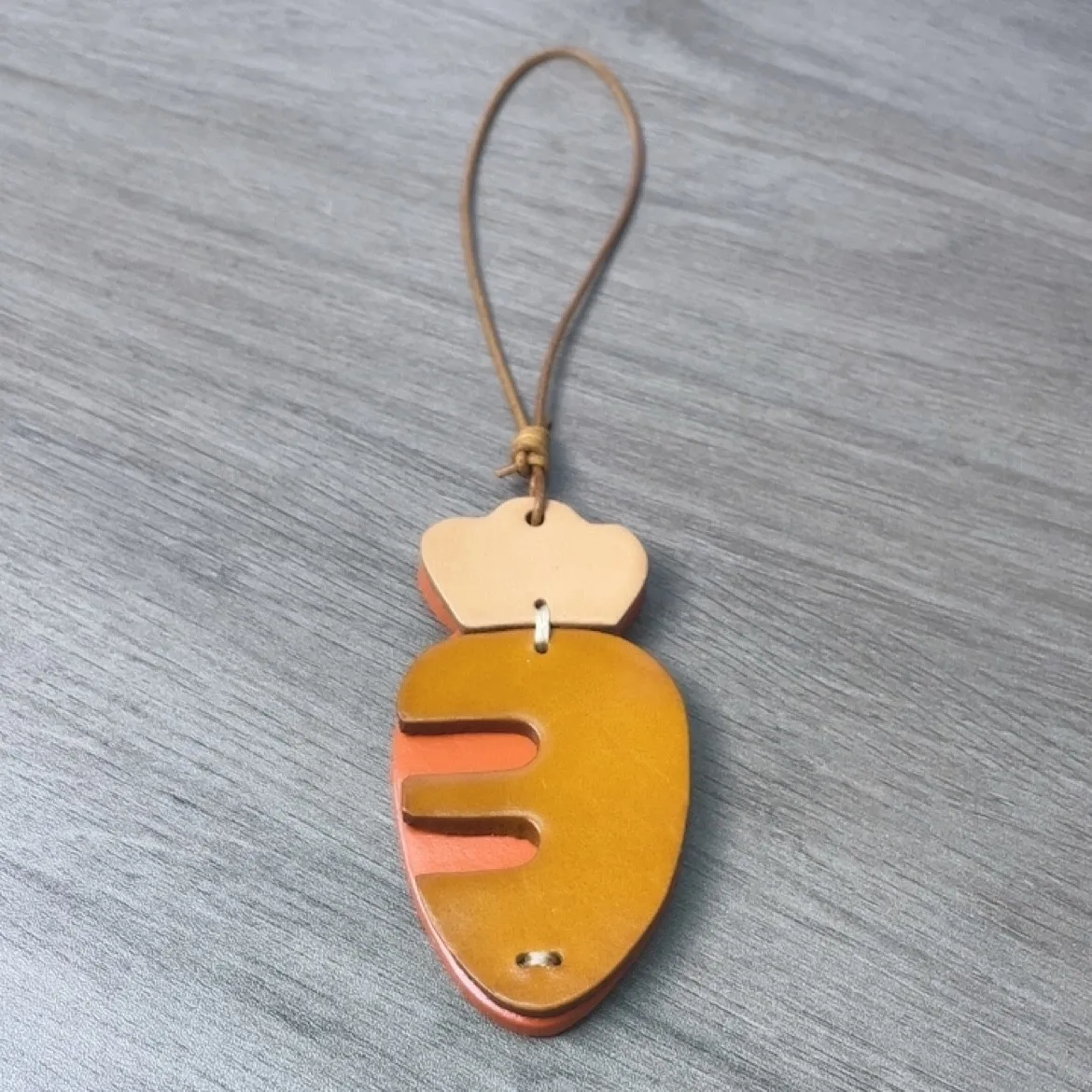 빈티지 물고기 가죽 펜던트 참 - 가방, 지갑, 벽 장식 및 선물용 수제 소가죽 키체인(탑 그레인, 레트로 스타일, 1PC)