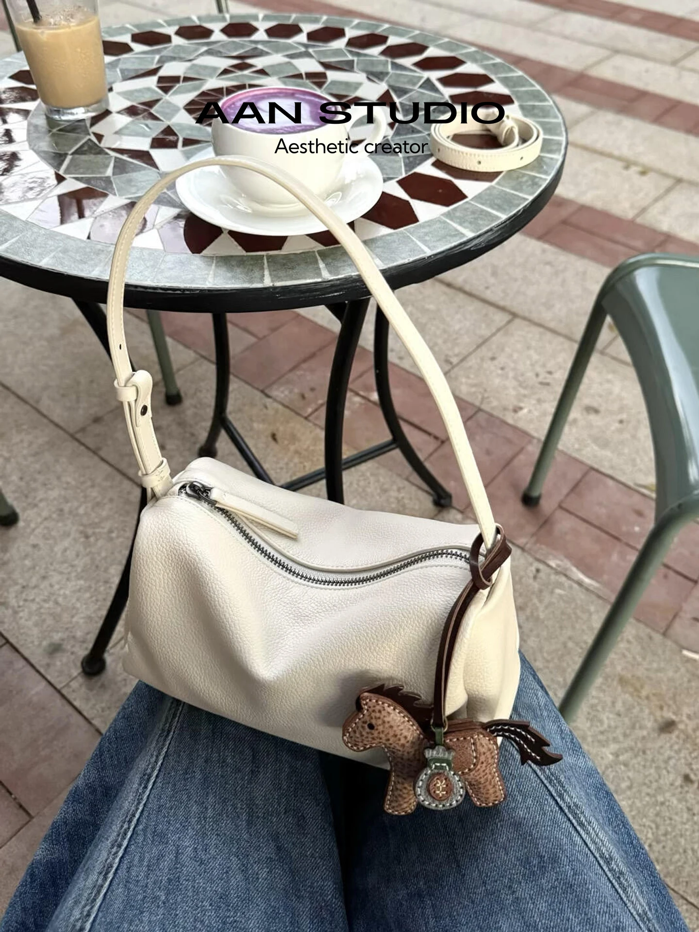 

AAN Women's Handbag 2025 New Style Top Layer Cowhide Pen Holder Bag Pillow Bag Single Shoulder Handbag Casual Simple Style