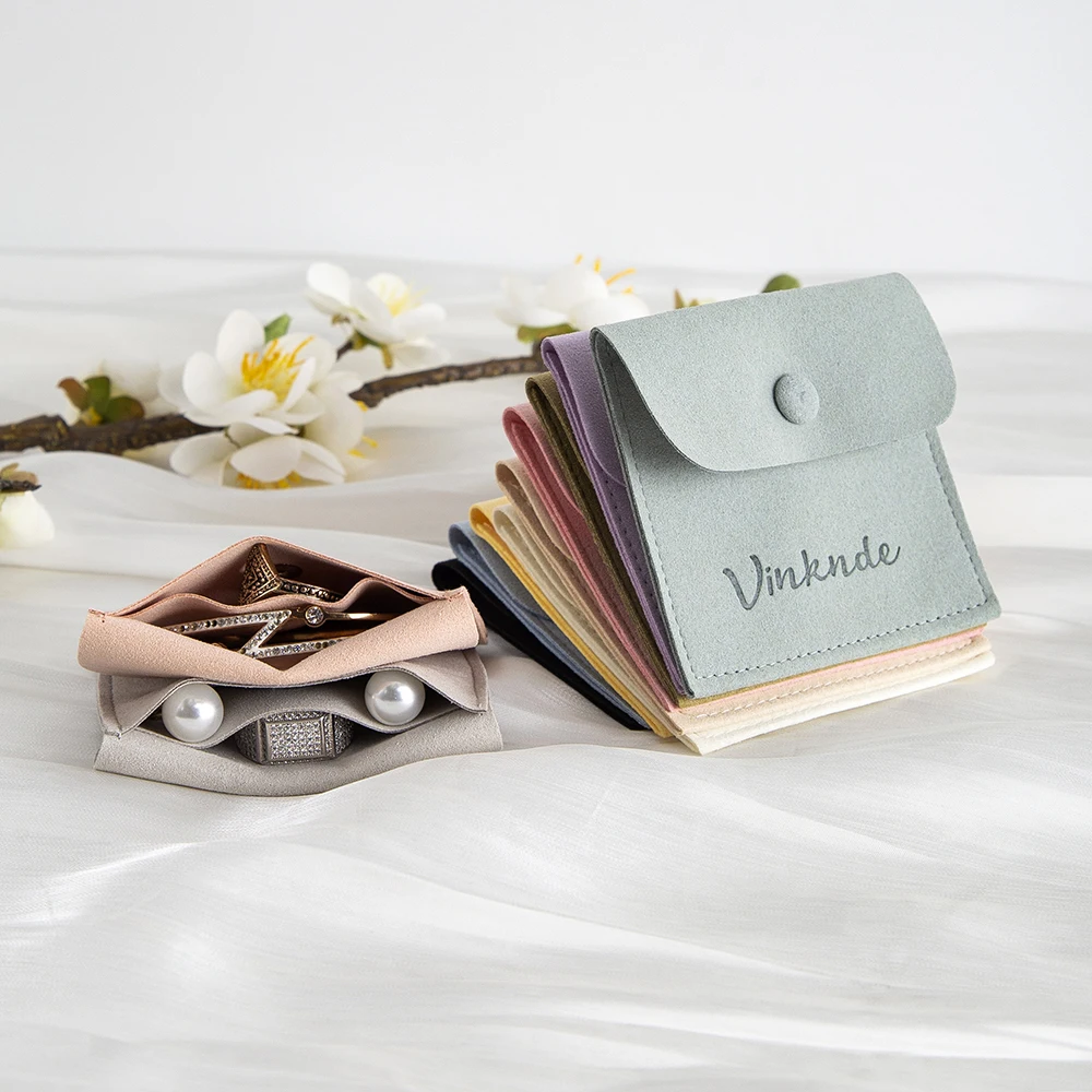 50 قطعة شعار مخصص حقيبة تغليف المجوهرات 8x8 سنتيمتر ستوكات الجلد المدبوغ المخملية السفر عيد الميلاد هدايا الزفاف هدية أقراط خواتم الحقيبة