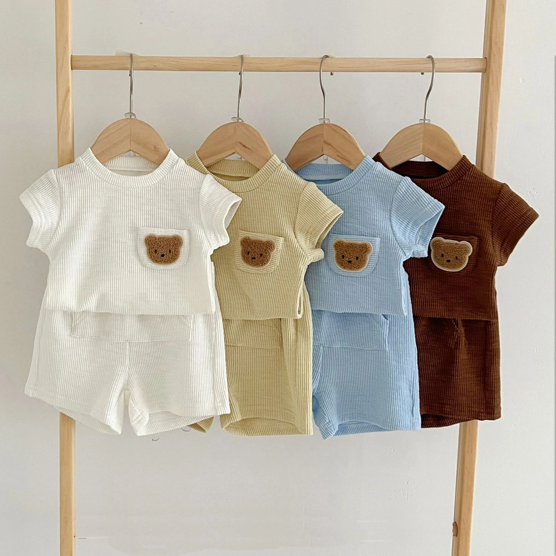 Summer New Korea Baby Boys Suit Embroidered Bear Badge Tees T shirts+Loose Shorts Girls 2Pcs Casul Infant Sets Toddler Clothes