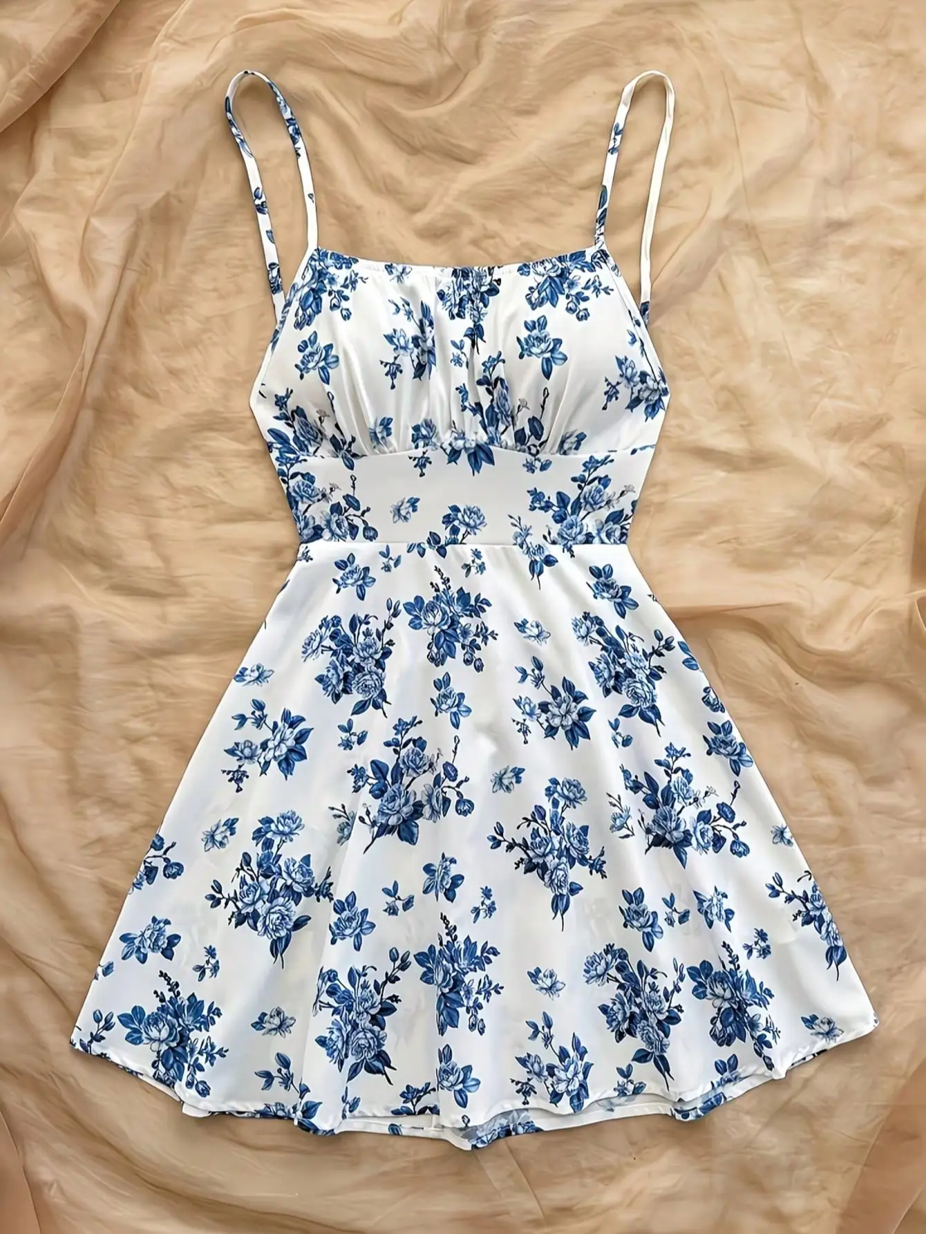 Teenager-Blumenprint-Trägerkleid mit Taillenbund und zum Binden, Minirocklänge, Kinderbekleidung – Detail 5