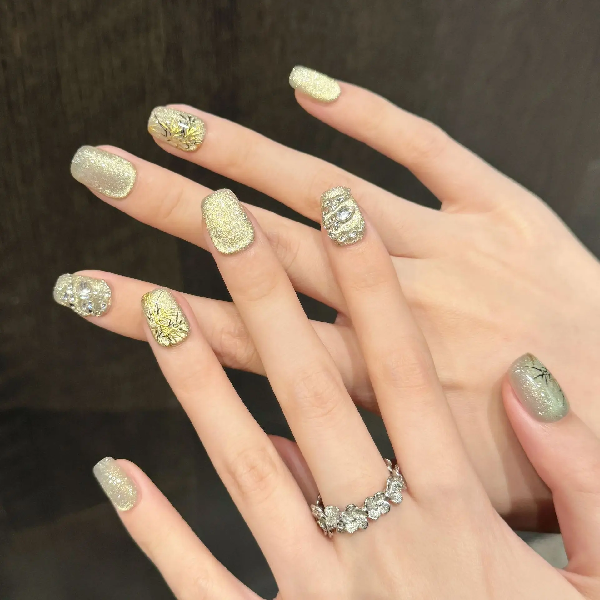 10 pièces paillettes feuilles à la main faux ongles conseils jaune oeil de chat court Ballet presse sur les ongles Art serpent diamant conception faux ongles