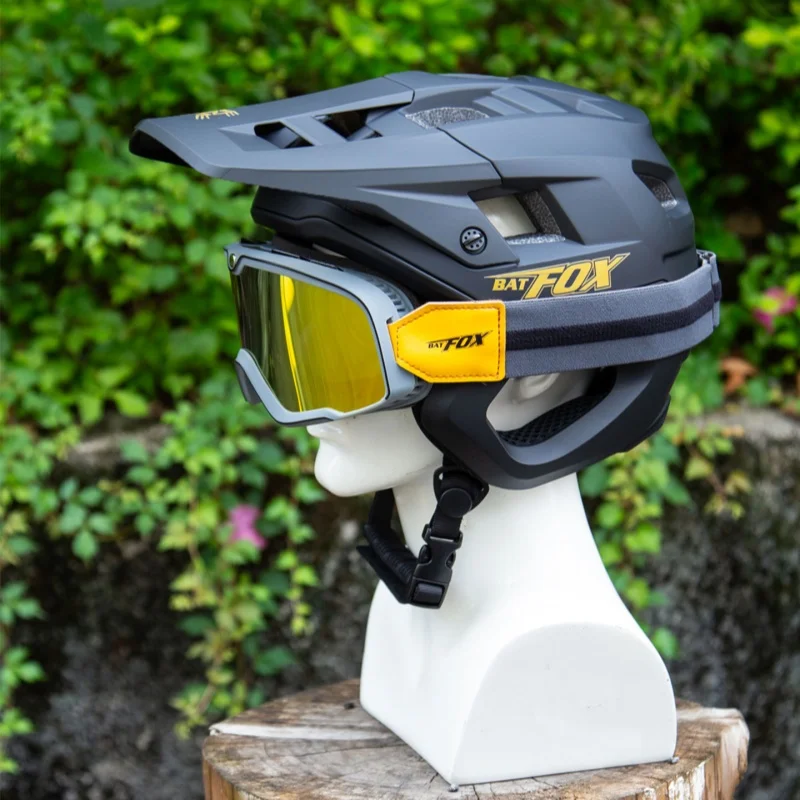 

BATFOX Men's Bicycle Helmet BMX Off-road Downhill Lightweight Safety 3/4 Helmet Cap Summer Motorcycle Enduro Helmet CE/EN1078