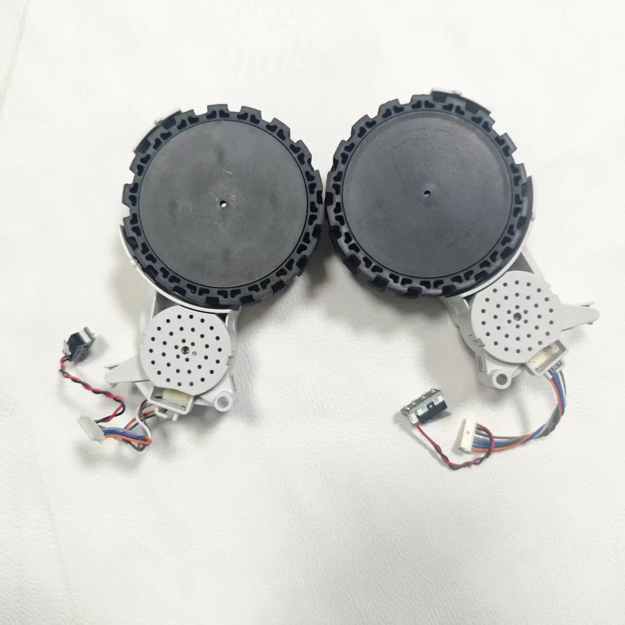 New L/R Traveling Wheels For Xiaomi Mijia S10+B105 Robot Vacuum Cleaner Spare Parts Left and Right Wheel Replacement Accessories