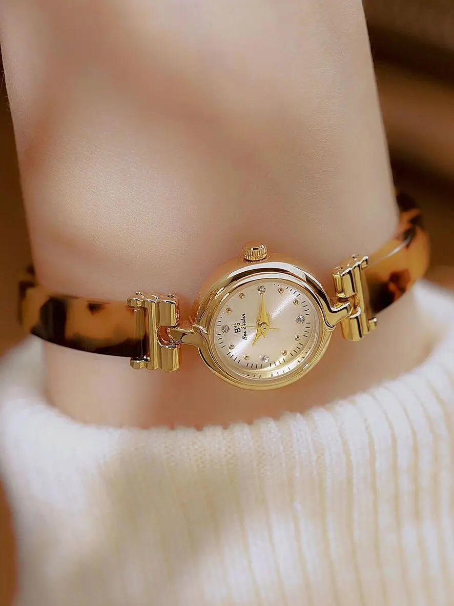 2025 nuovo orologio da donna tendenza moda piccolo orologio al quarzo leggero lusso retrò elegante orologio da donna regalo per le donne regalo femminile