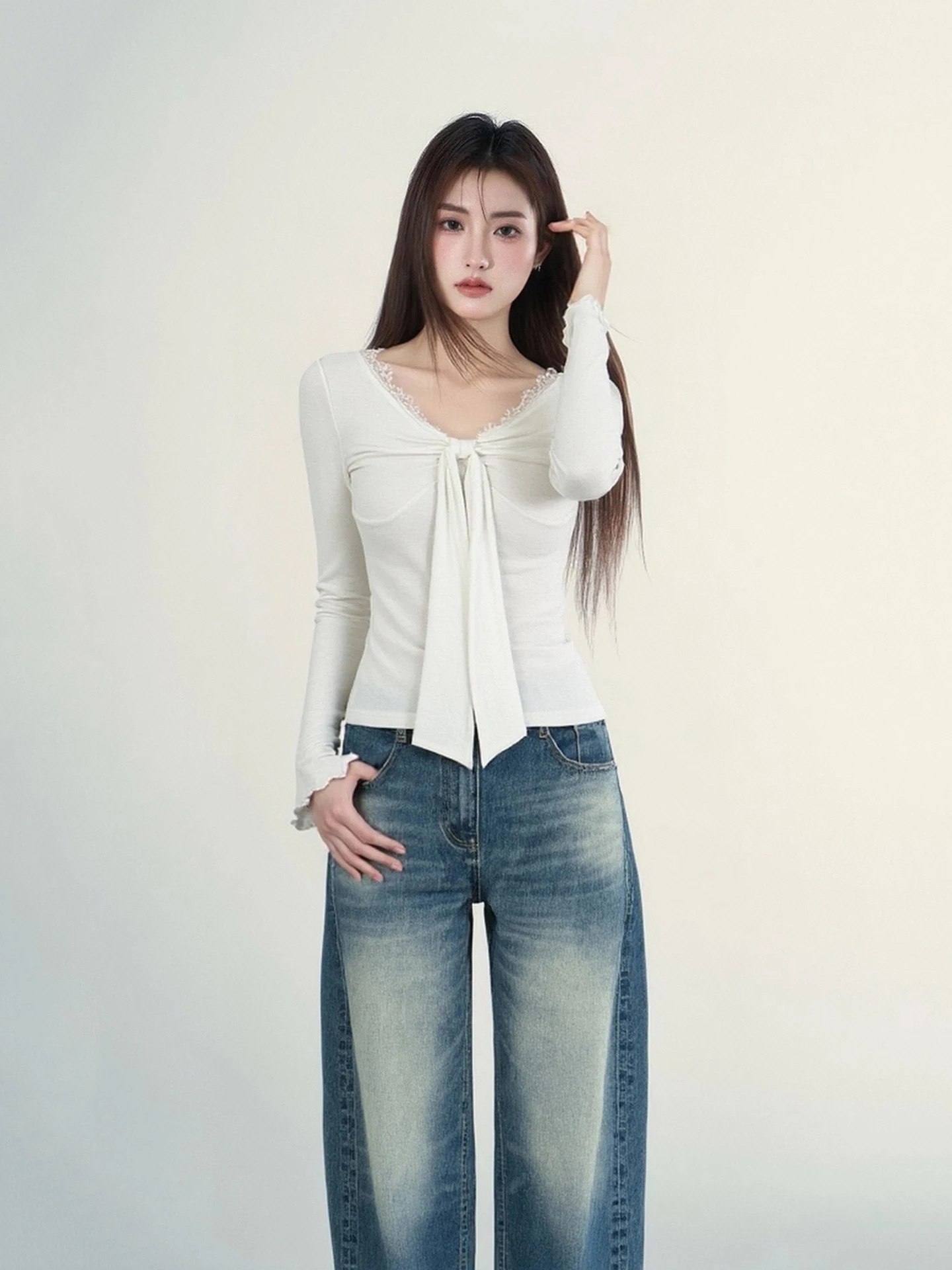 

Женская футболка LIXIAOWAN с кружевными вставками и поясом, длинный рукав, V-образный вырез, приталенная, белая, повседневная, универсальный крой, новинка весны