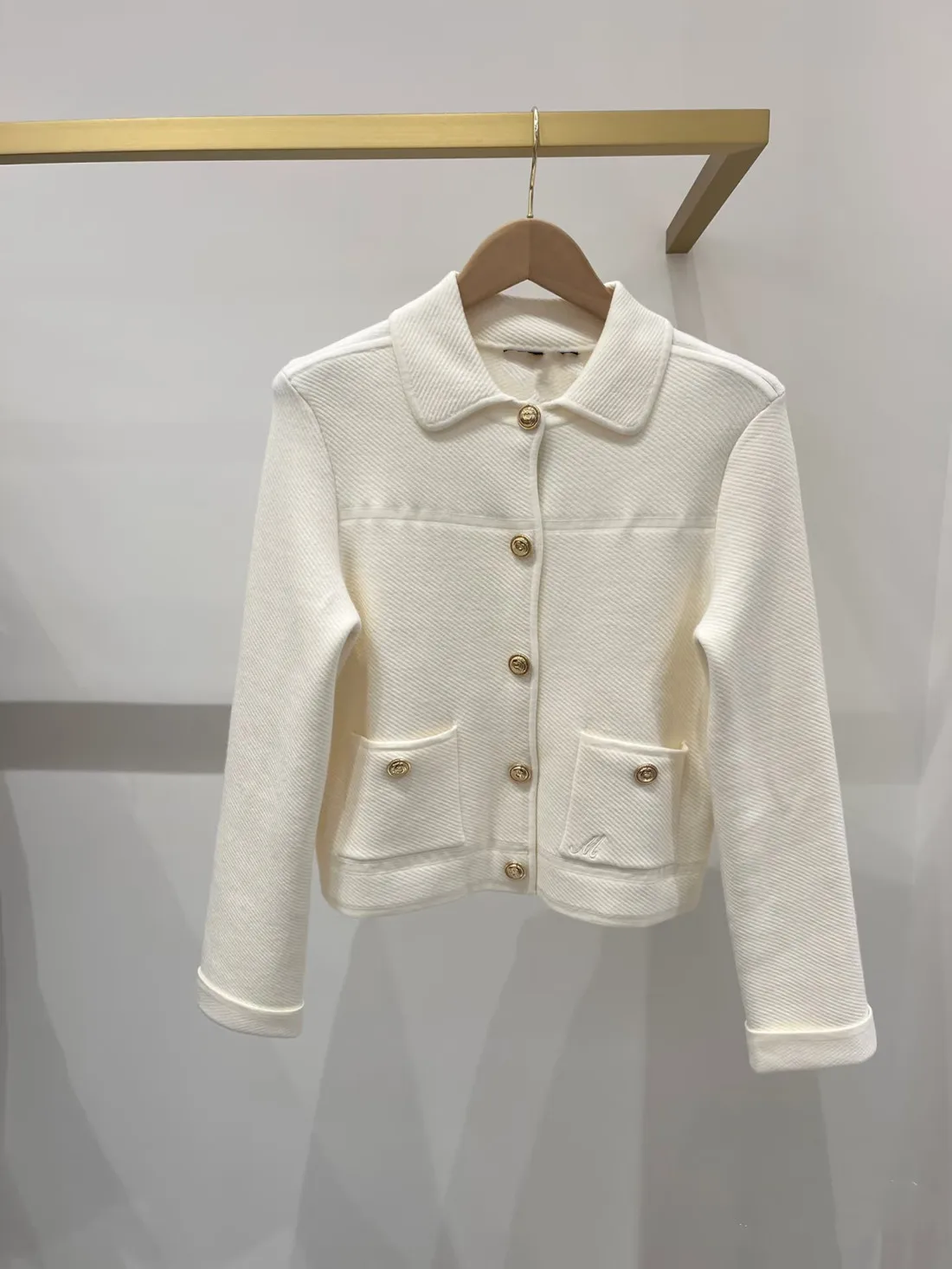 

High-End French Style Women's Fashion Knitted Short Coat Golden Button Flip Collar Knitwear Quality Short Length Sleeve Long