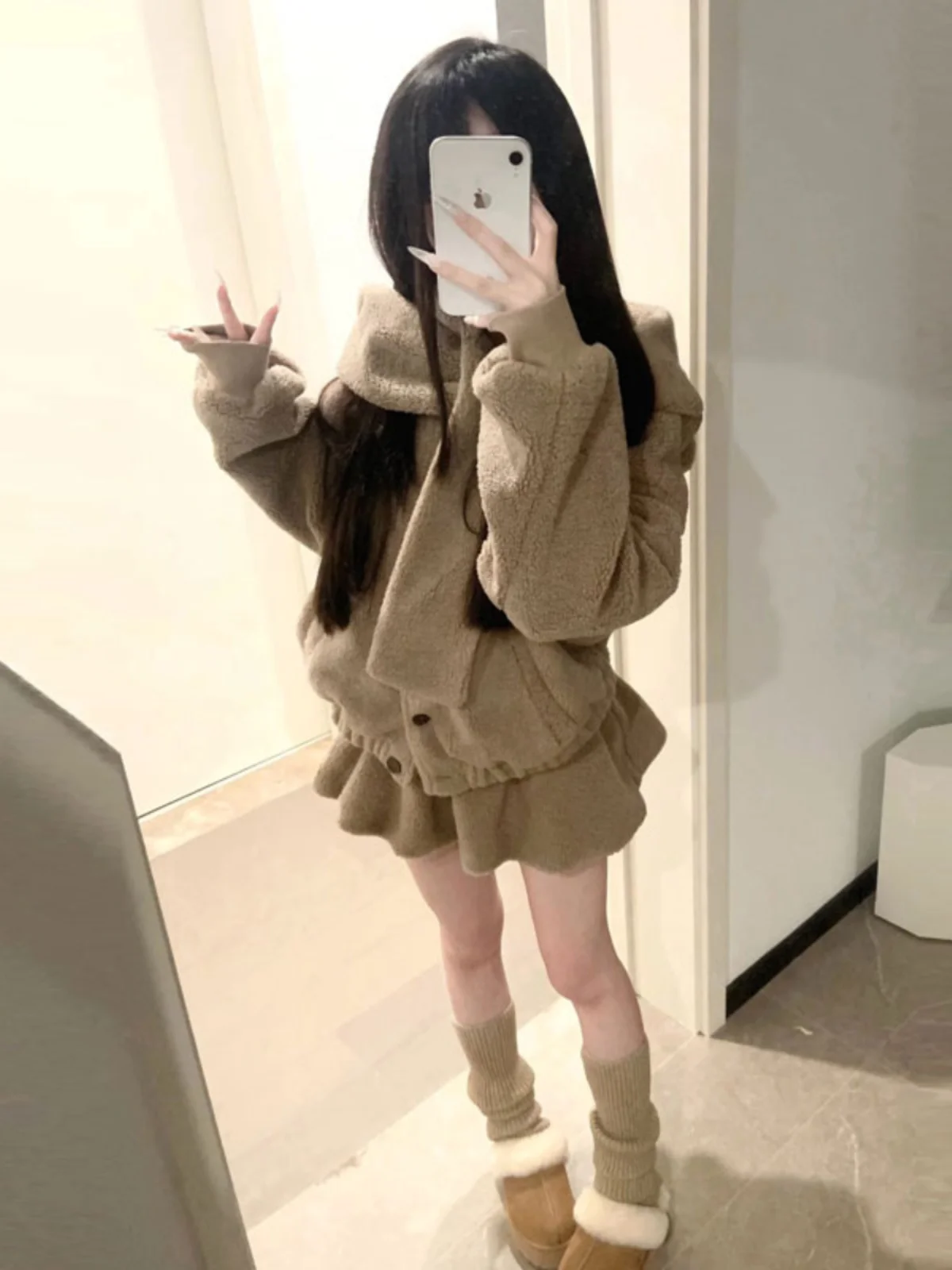 

Lamb Fur Hooded Thickened Jacket And Flower Bud Skirt Two-Piece Set for Early Spring Women's Fashion Comfortable Cotton