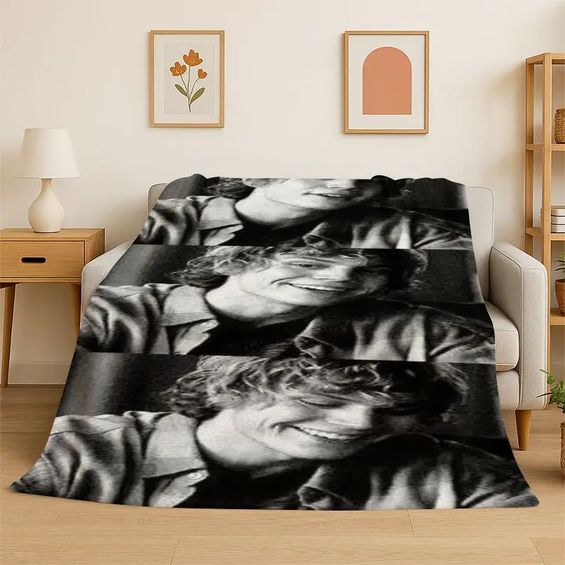 Famous Evan Peters TV Actro Flannel Blanket,Ultra Soft Warm Plush Throw for Home Bedroom Bed Sofa Cover Office Camping Picnic
