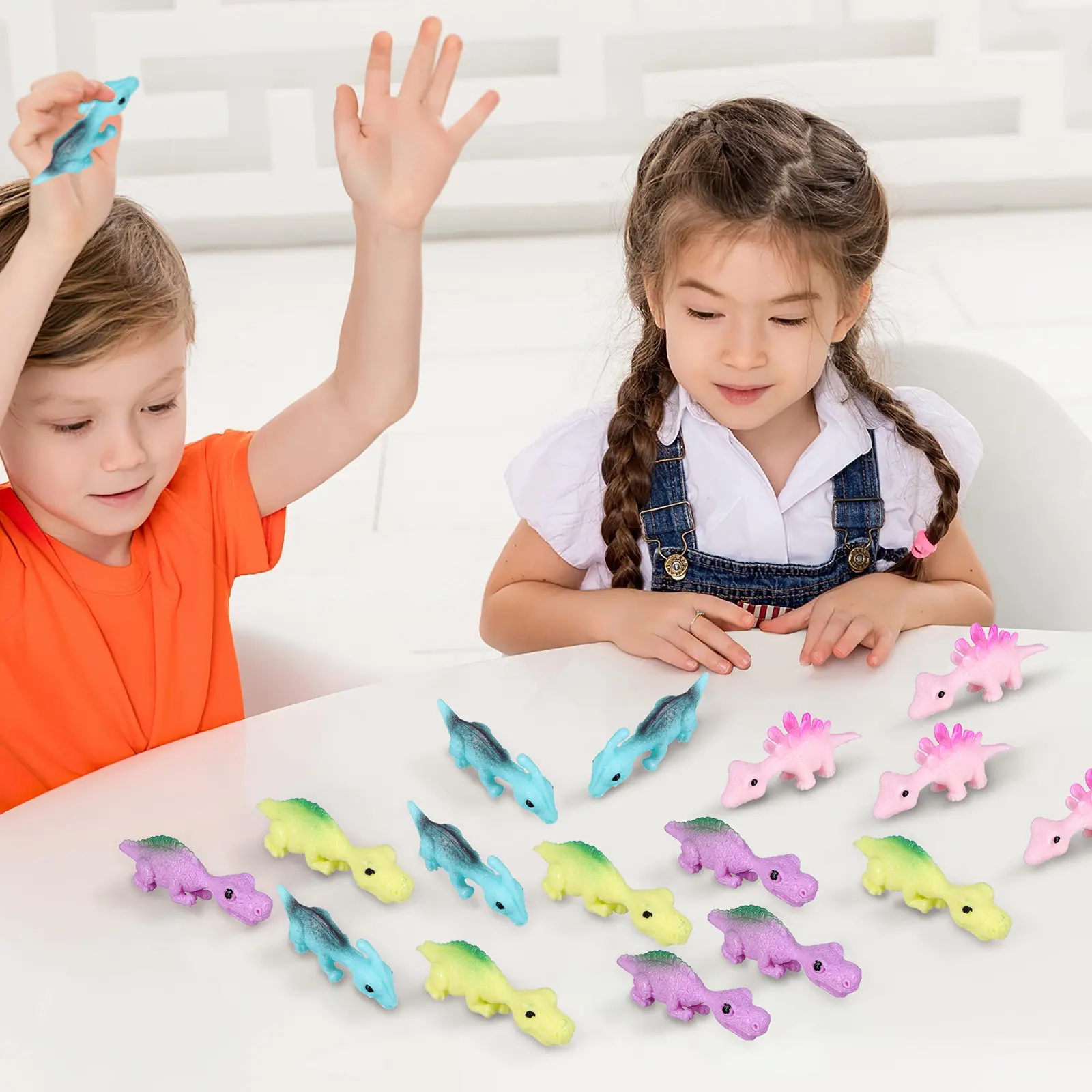 

30Pcs Elastic Finger Flying Dinosaur Flick Games Bendable Animals Sensory Stretchy Party Bag Fillers Funny Flicking