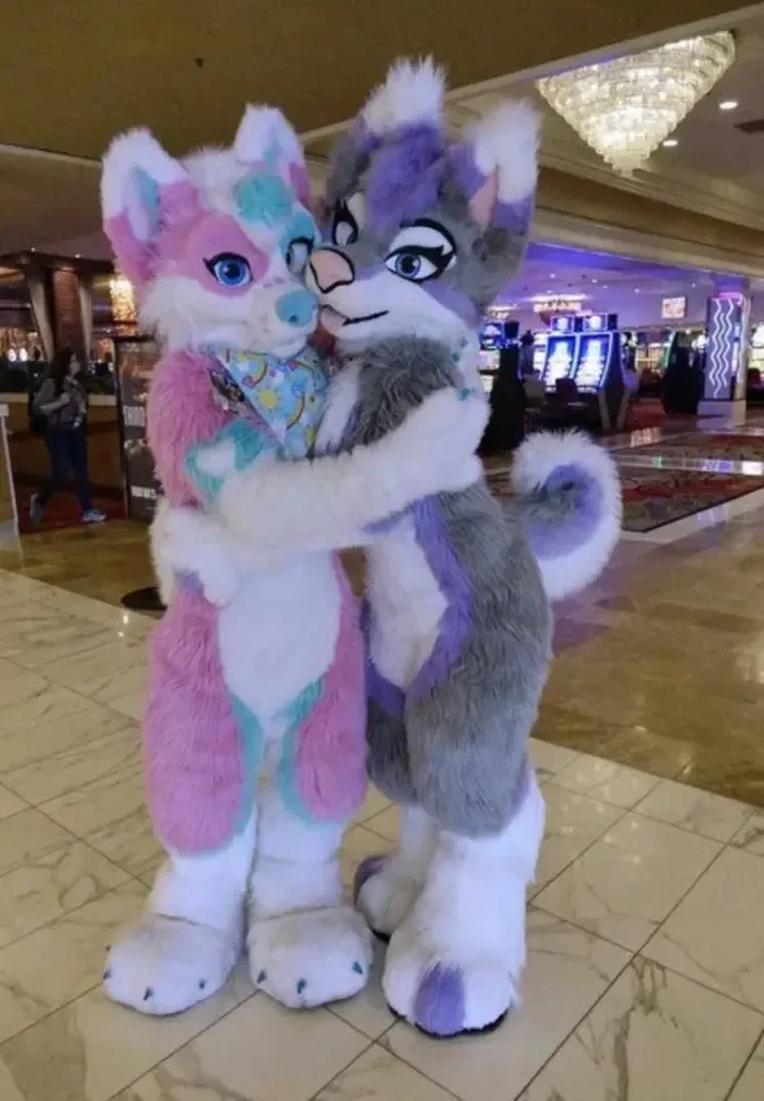 طويل الفراء فروي زي أجش الكلب الثعلب زي التميمة Fursuit الذئب الأبيض الأرجواني تأثيري حزب Fursuit هالوين دعوى الكبار الحجم #1