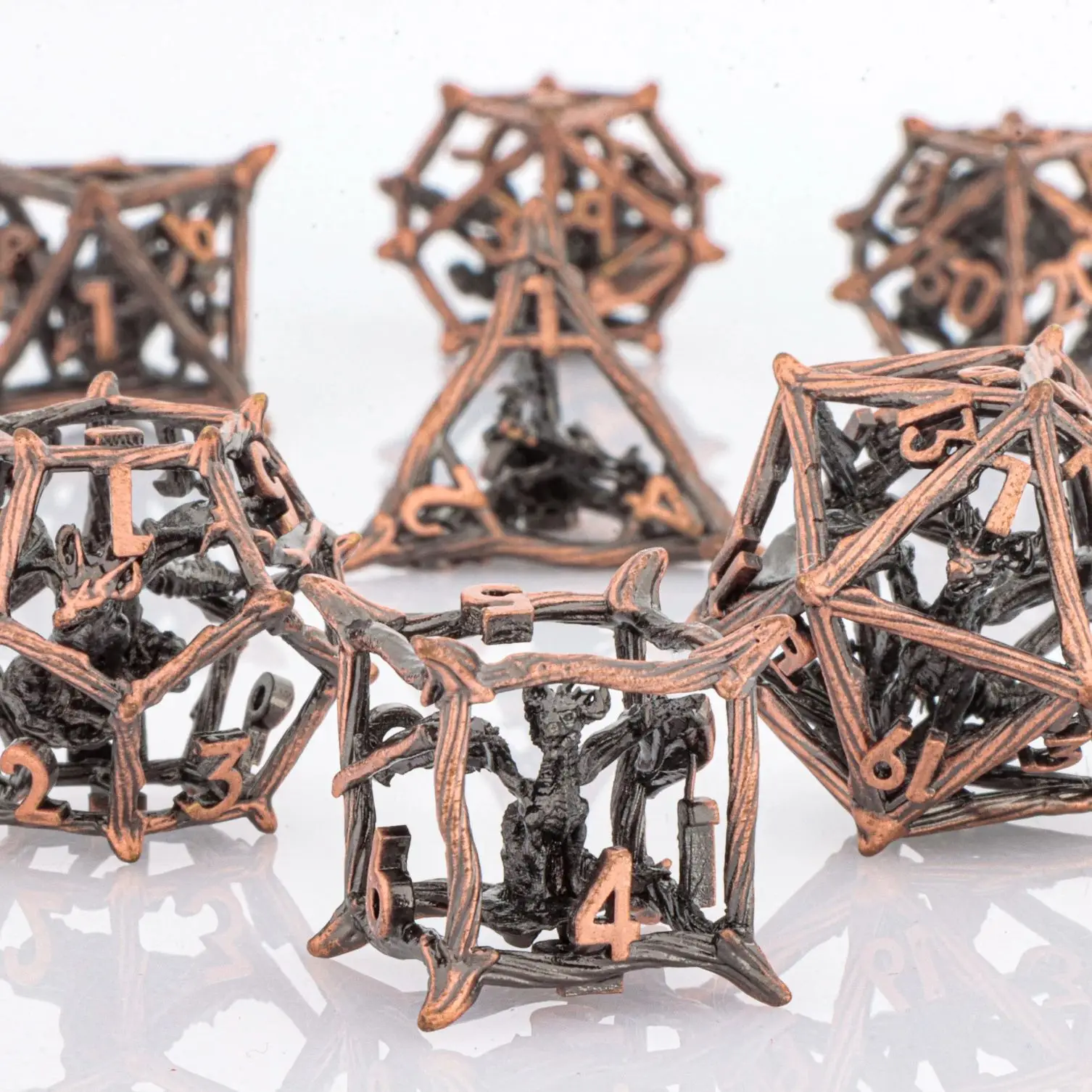 مجموعة نرد التنين الكلاسيكية المجوفة D&D المعدنية المضحكة لألعاب الزنزانات والتنينات وعشاق D&D هدية الكريسماس