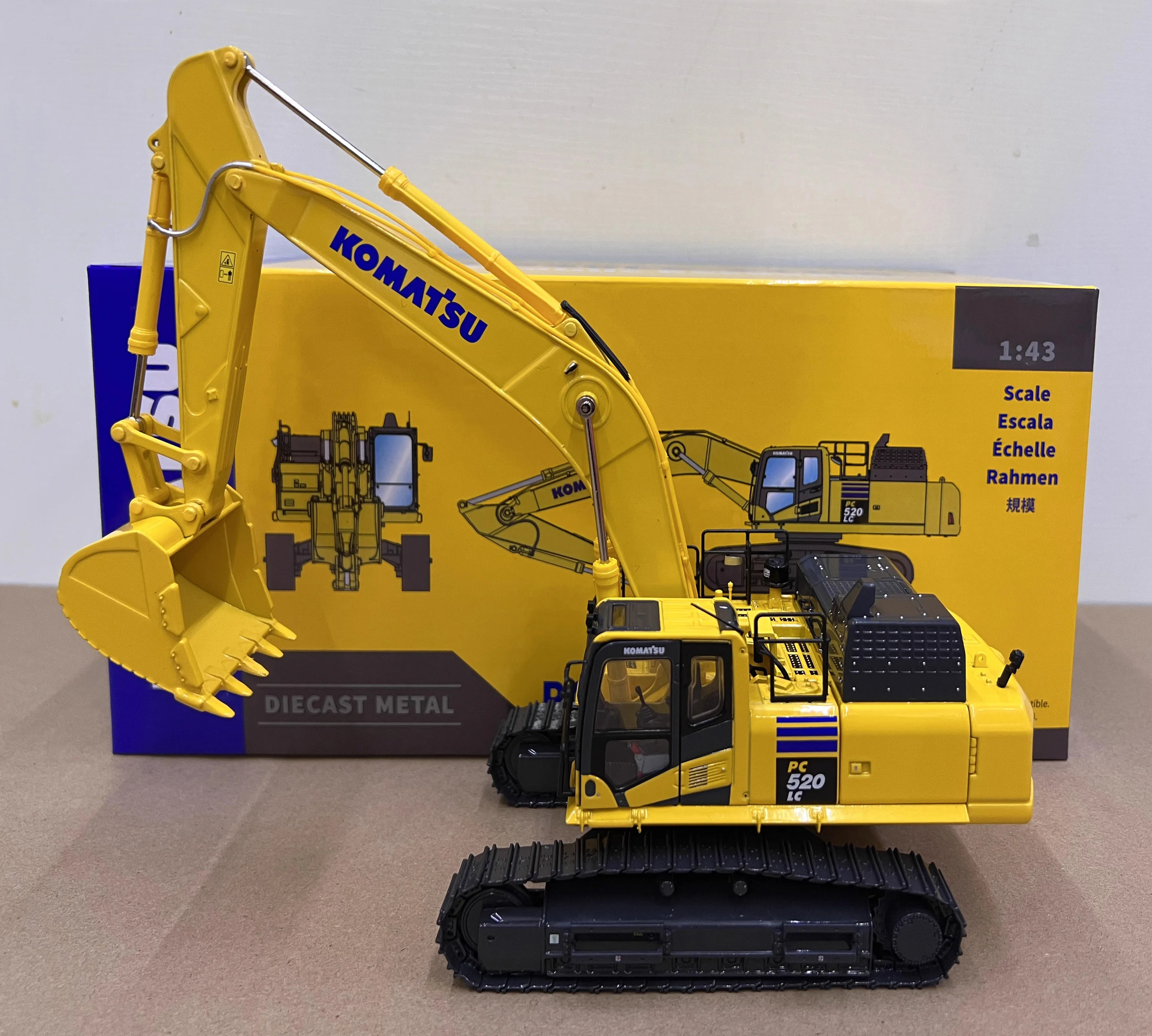 New Arrival Alloy Model Gift 1:43 Komatsu PC520LC-11M0 Hydraulic Excavator with Metal Track Engineer Machine Diecast Model Toy