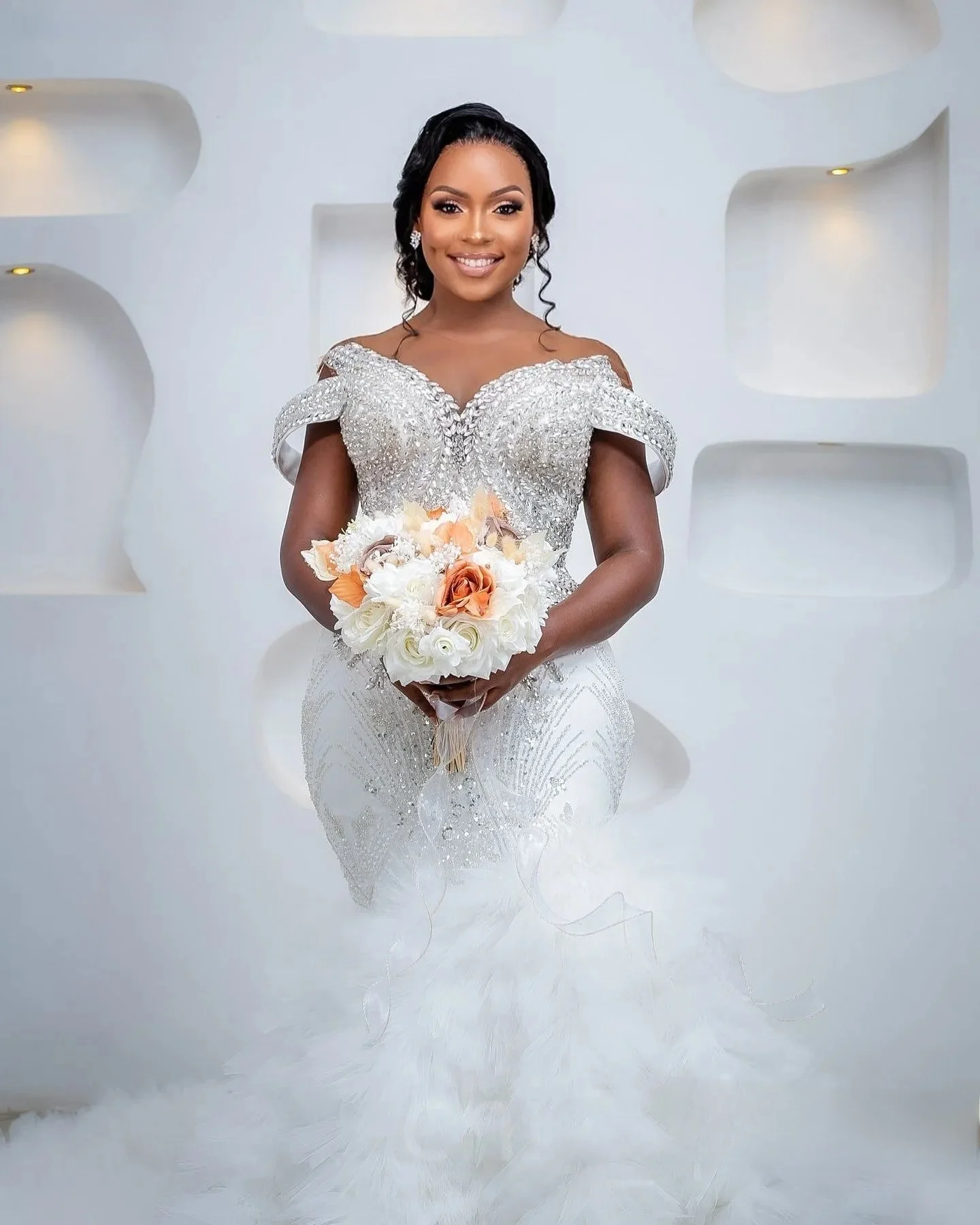 

Customized Plus Size Ivory Mermaid Wedding Dresses Rhinestones Sequined Sheer Neck Tiers Tulle Bridal Gowns Dress