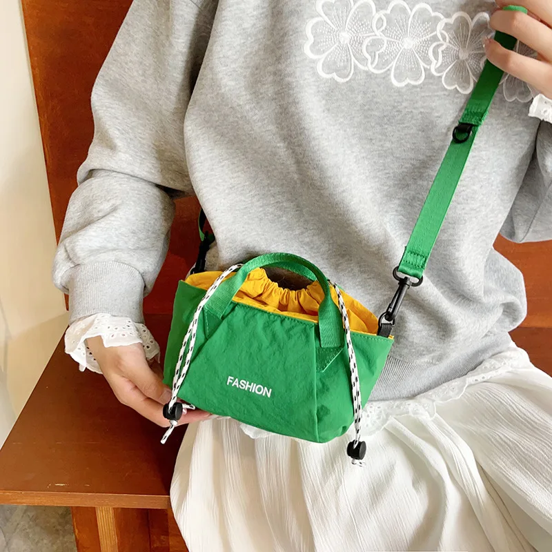 حقيبة كروس فنية للركاب خفيفة الوزن من النايلون، محفظة كتف أنيقة وبسيطة للاستخدام اليومي، حقيبة يد صغيرة للنساء