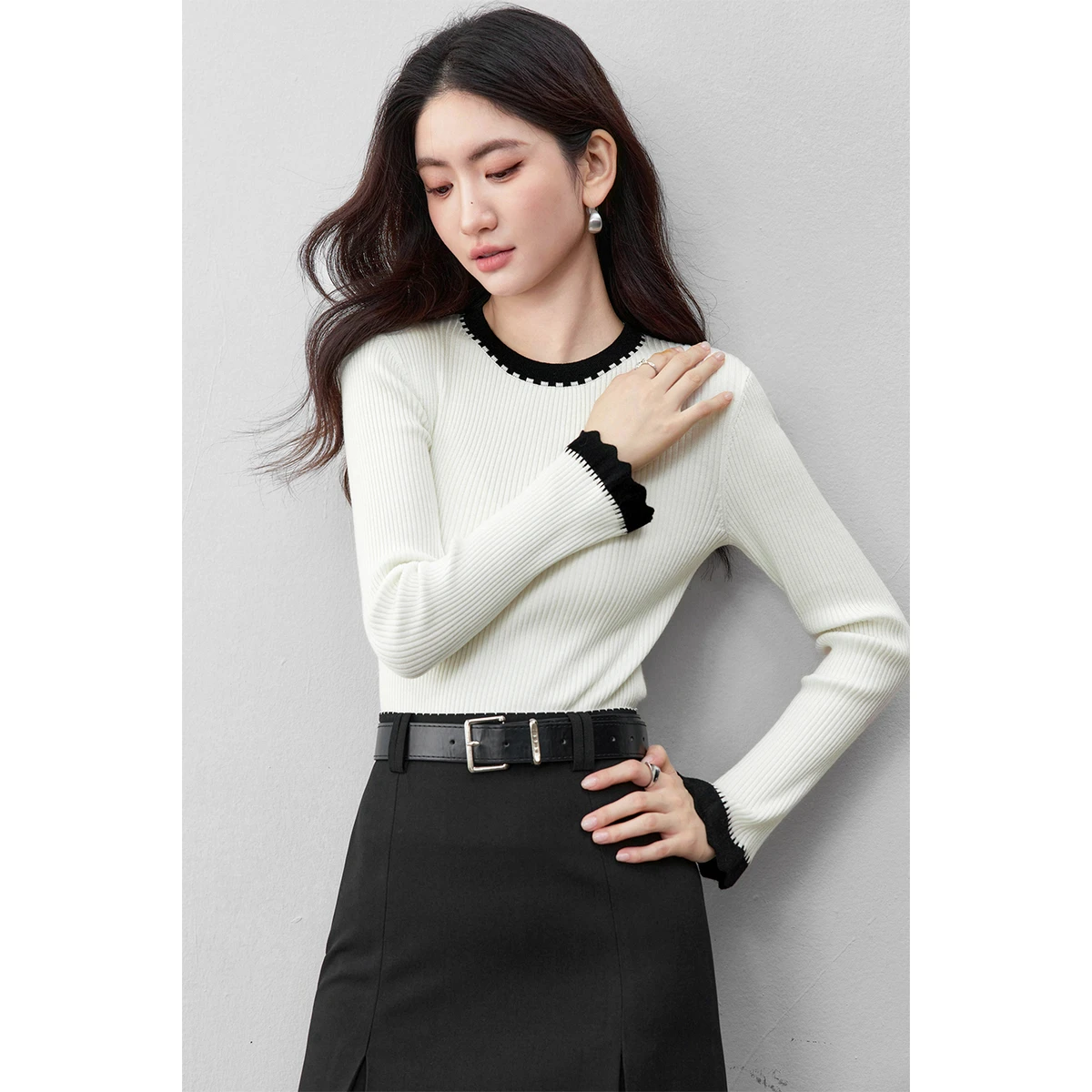 

SENTUBILA Women's Sweater Casual 2025 Autumn Ruffled Flare Sleeve Pullovers Slim Fit Contrast Color Knitted Jumpers W53EE3131