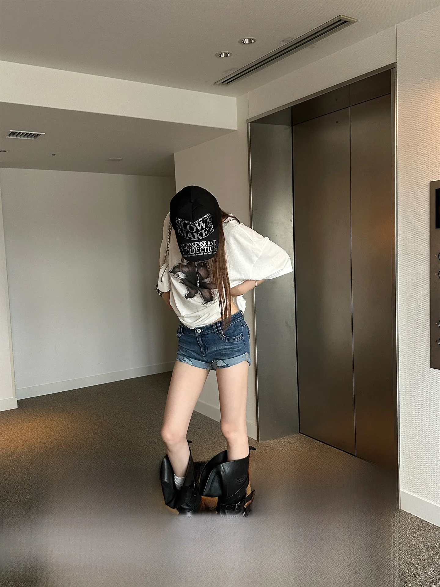 Low Waist Blue Printed Cuffed Cutoffs Denim Shorts Women's Slim Fit Cotton Jeans Summer Fashion Torn Hole Rase Le Sol