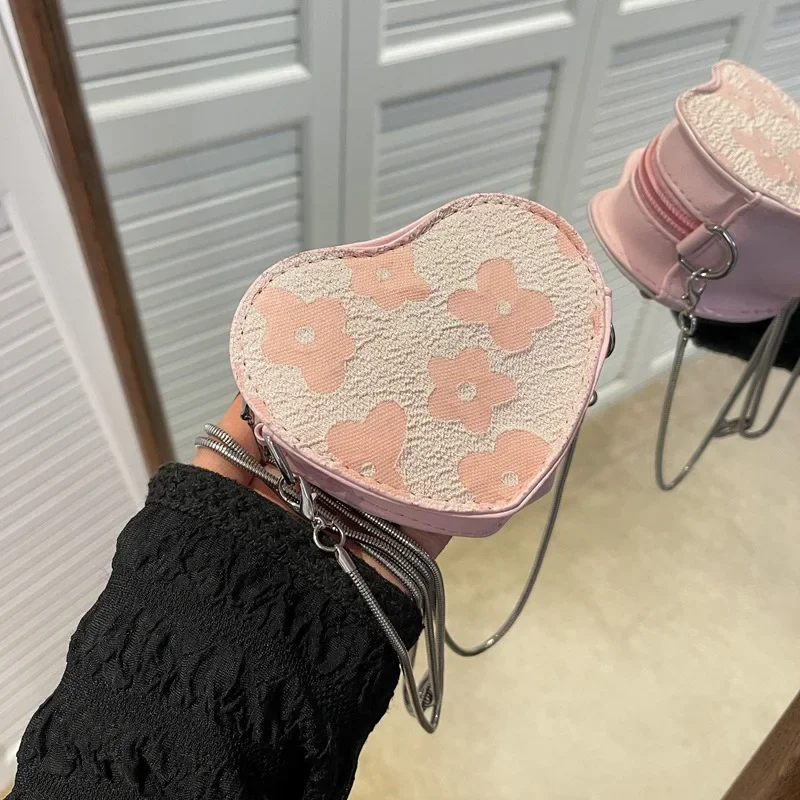 Mini Round Bag Fashion Womens Handbags Cute Pink Heart Crossbody Bag Silver Color Chain Shoulder Bag Ladies Day PU Small Purses