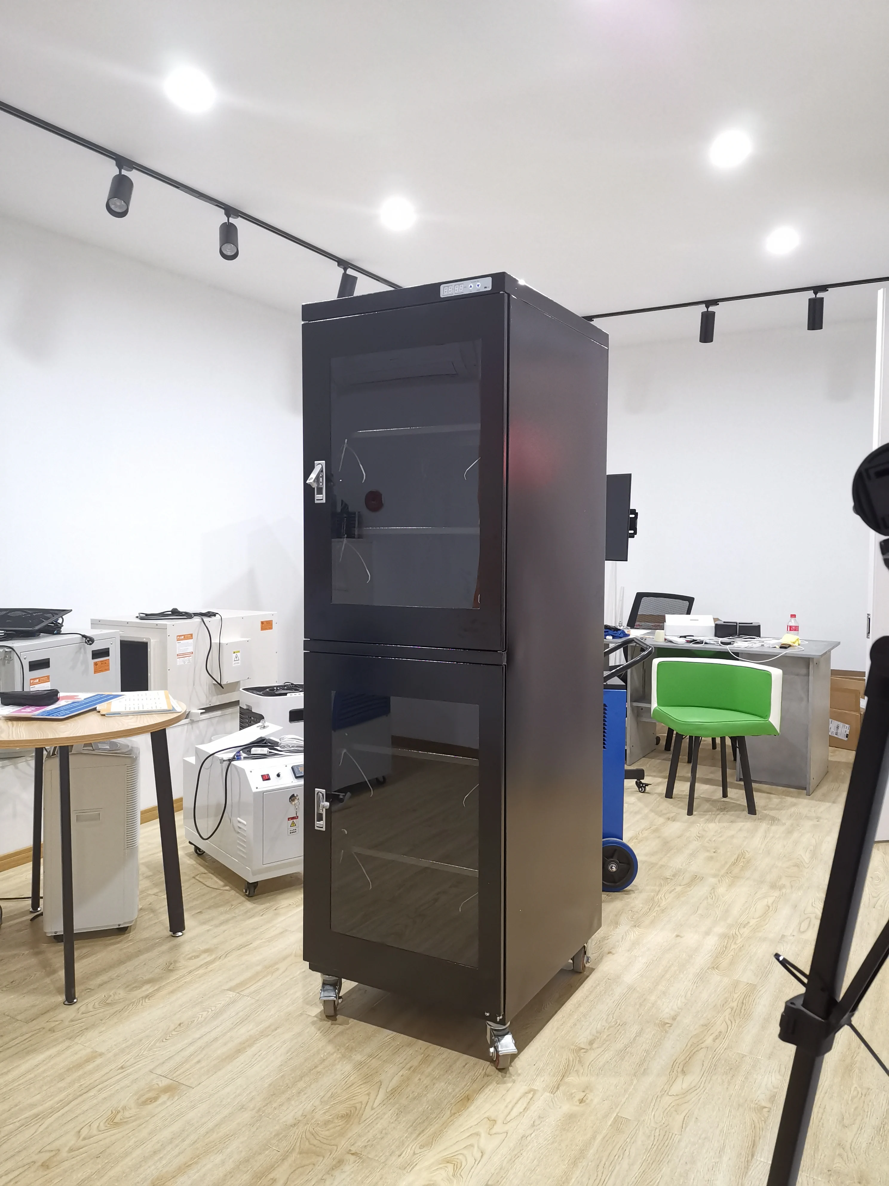 Black Color 1-10%RH Setting El - đánh giá và giá Camera Dry Cabinet