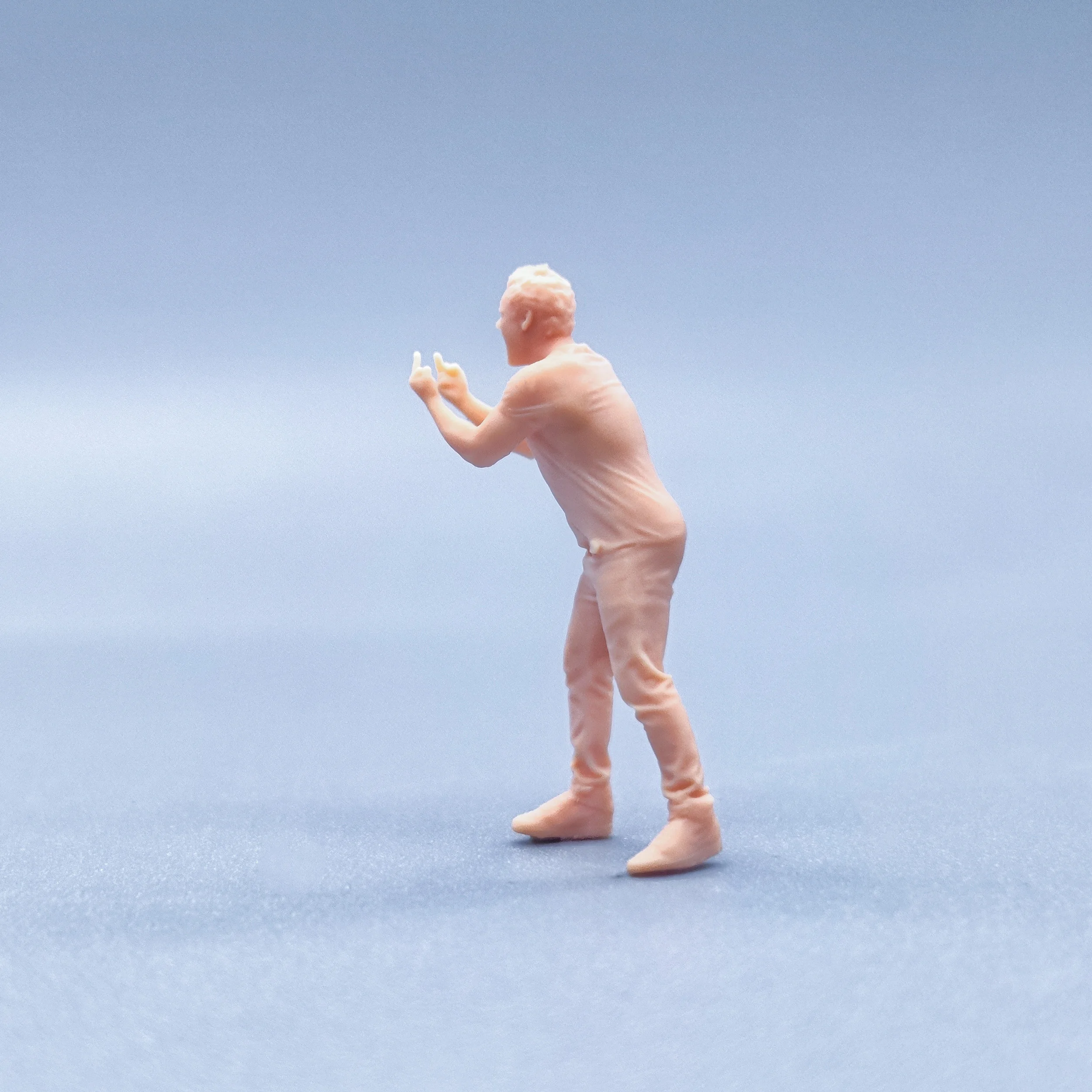 1/64 1/43 Figurines Scale Model Resin Standing Angry Rock Fxxk Gesture Male Uncolored Miniatures Diorama Hand-painted V902