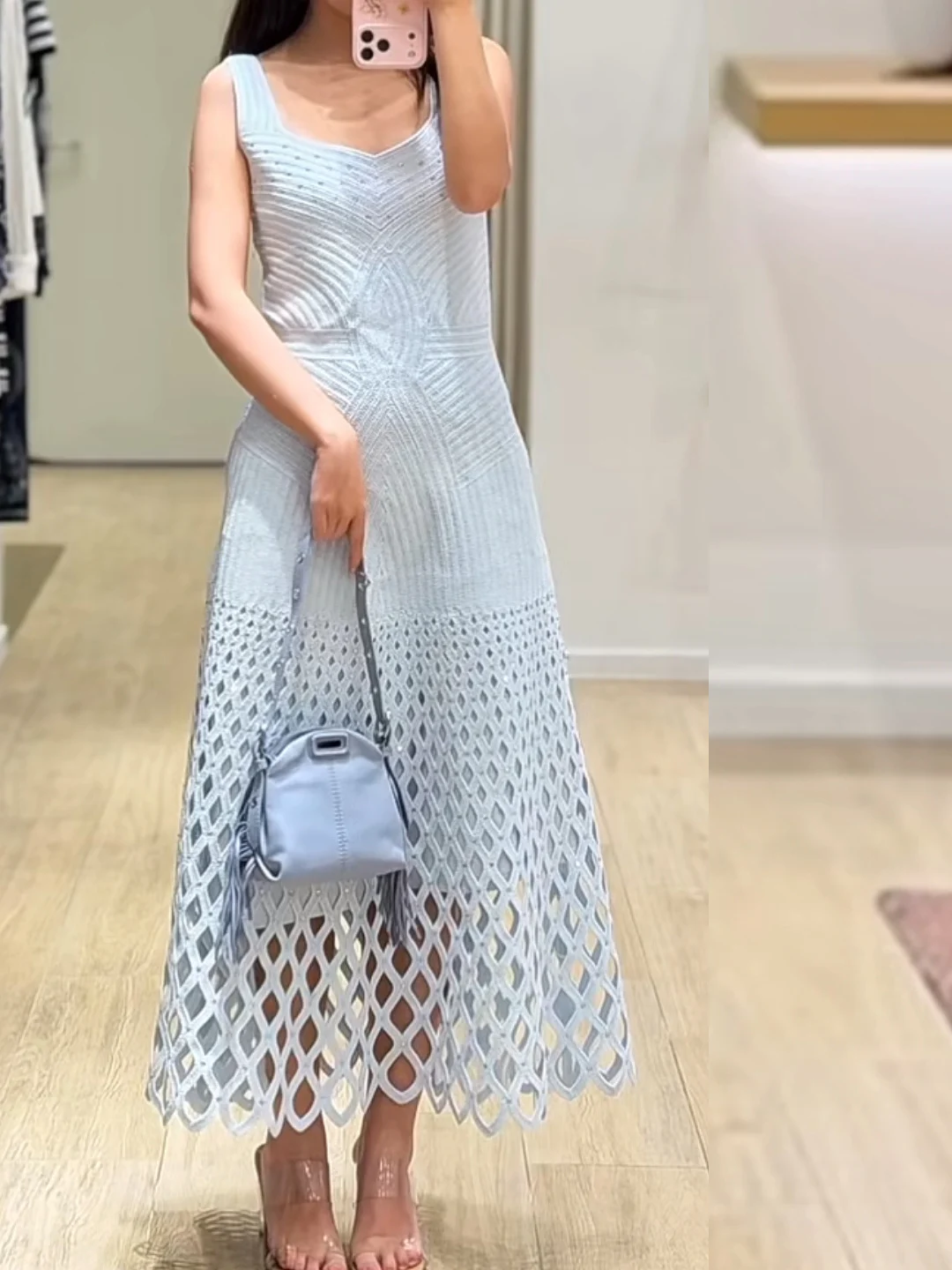

Элегантное женское длинное платье А-силуэта с высокой талией, сетчатыми вставками и вырезами, без рукавов, для весны и лета, в повседневном стиле, комфортное и дышащее.