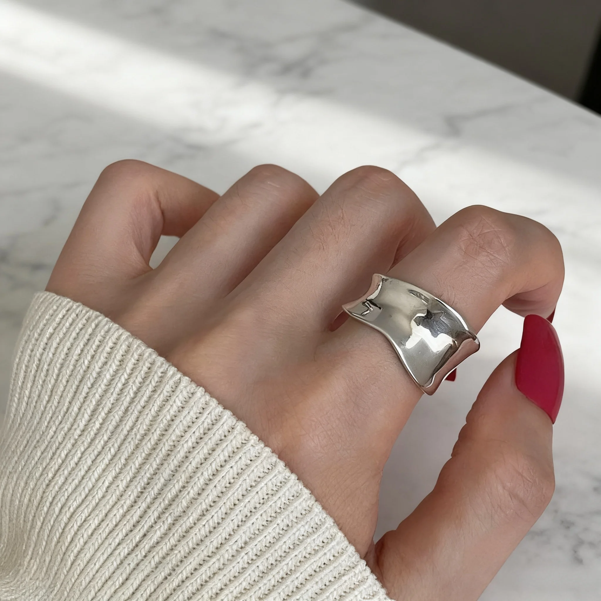 جديد حار بيع الفضة هندسية منحني حلقة شخصية رائعة مجوهرات اكسسوارات الرجال فتاة المرأة هدايا حفلة عيد ميلاد