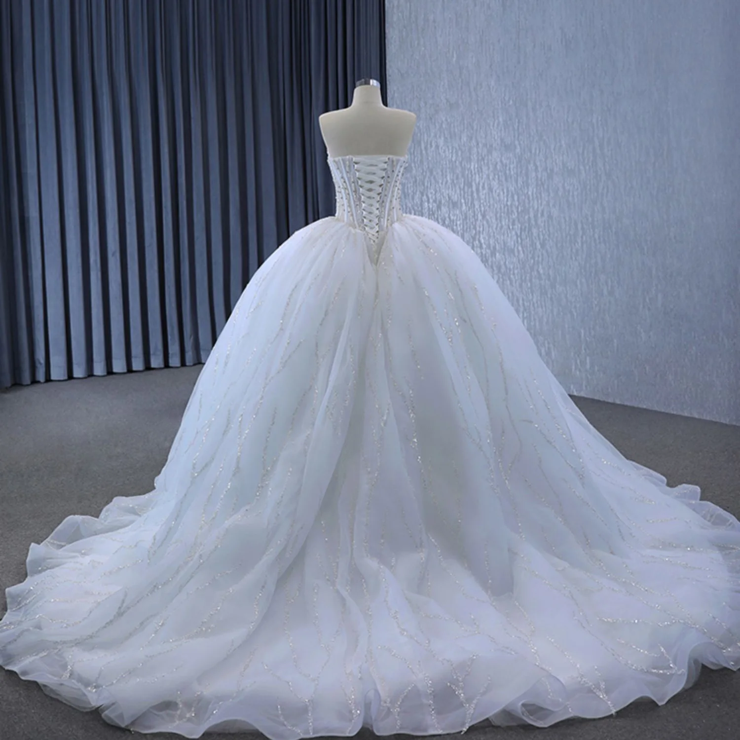 Exquisite Wedding Dresses Ball Gown Bridal Gowns Sweetheart Lace-up Back Chapel Train