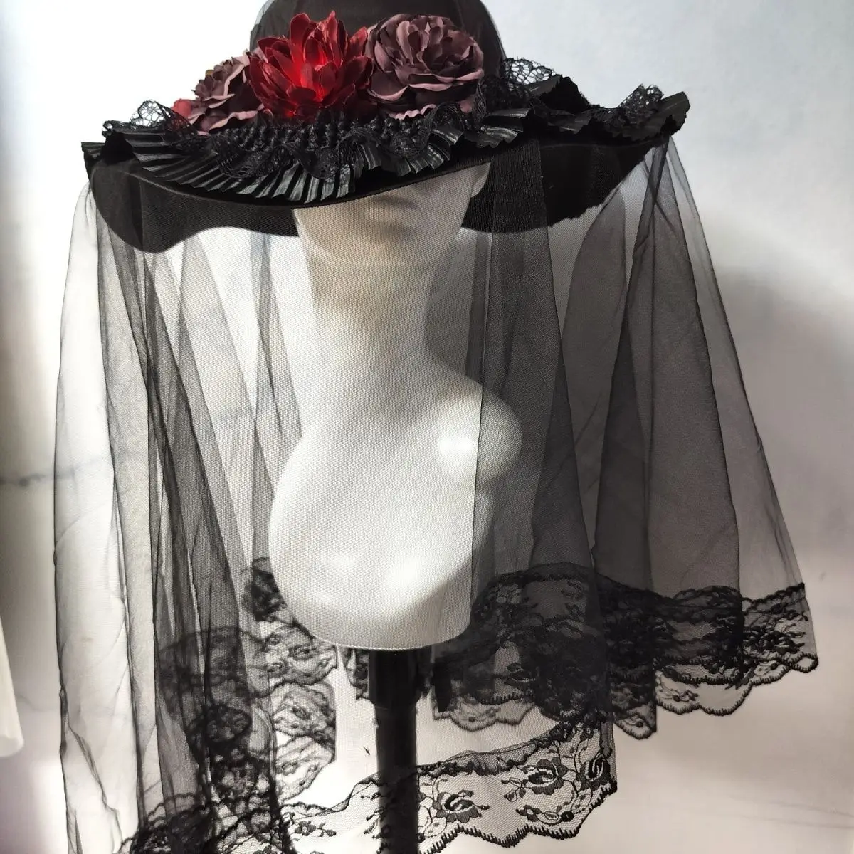 Handmade Lace Tulle Widow Hat Black Gothic Lolita Cosplay Hepburn Style Retro Elegant Party Photo Headwear